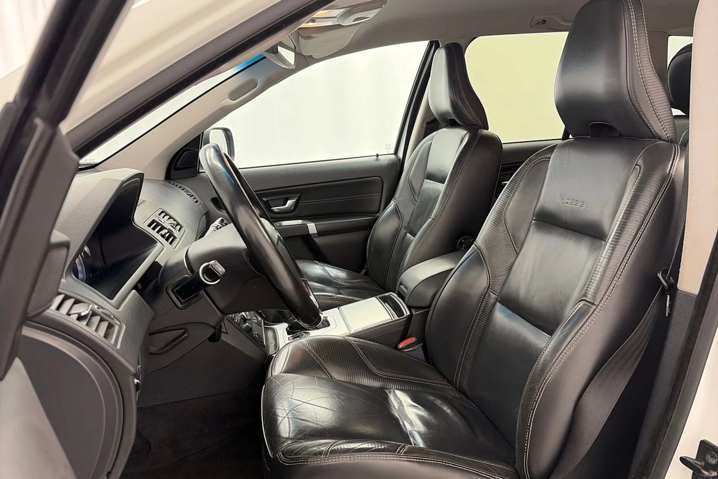 valkoinen Volvo XC90 2012 kuva 14.