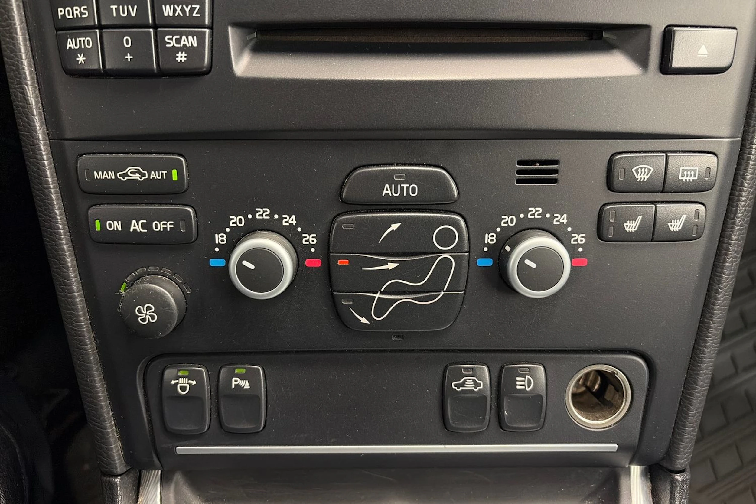 valkoinen Volvo XC90 2012 kuva 21.