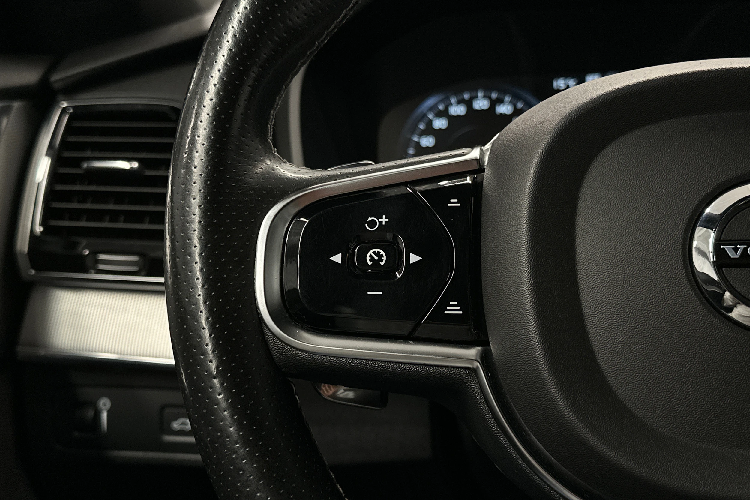 harmaa Volvo XC90 2015 kuva 15.