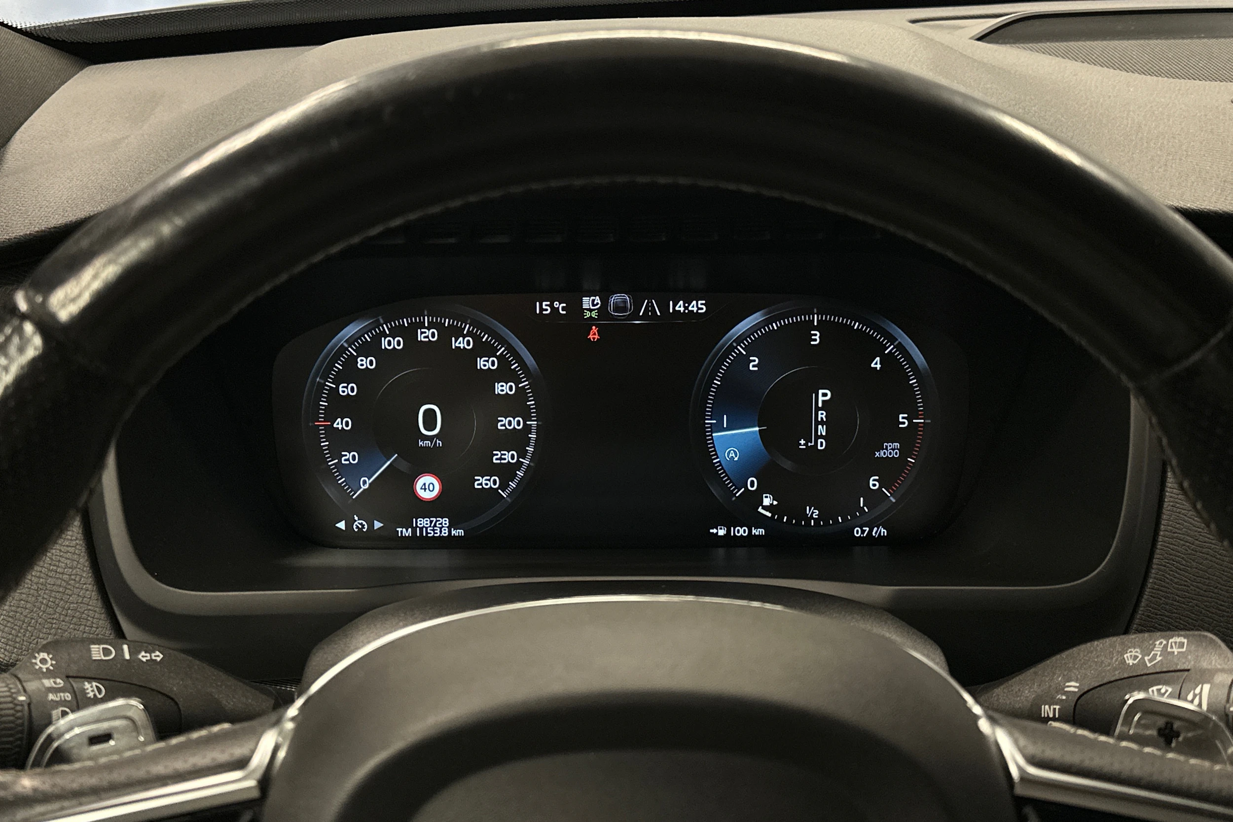 harmaa Volvo XC90 2015 kuva 17.
