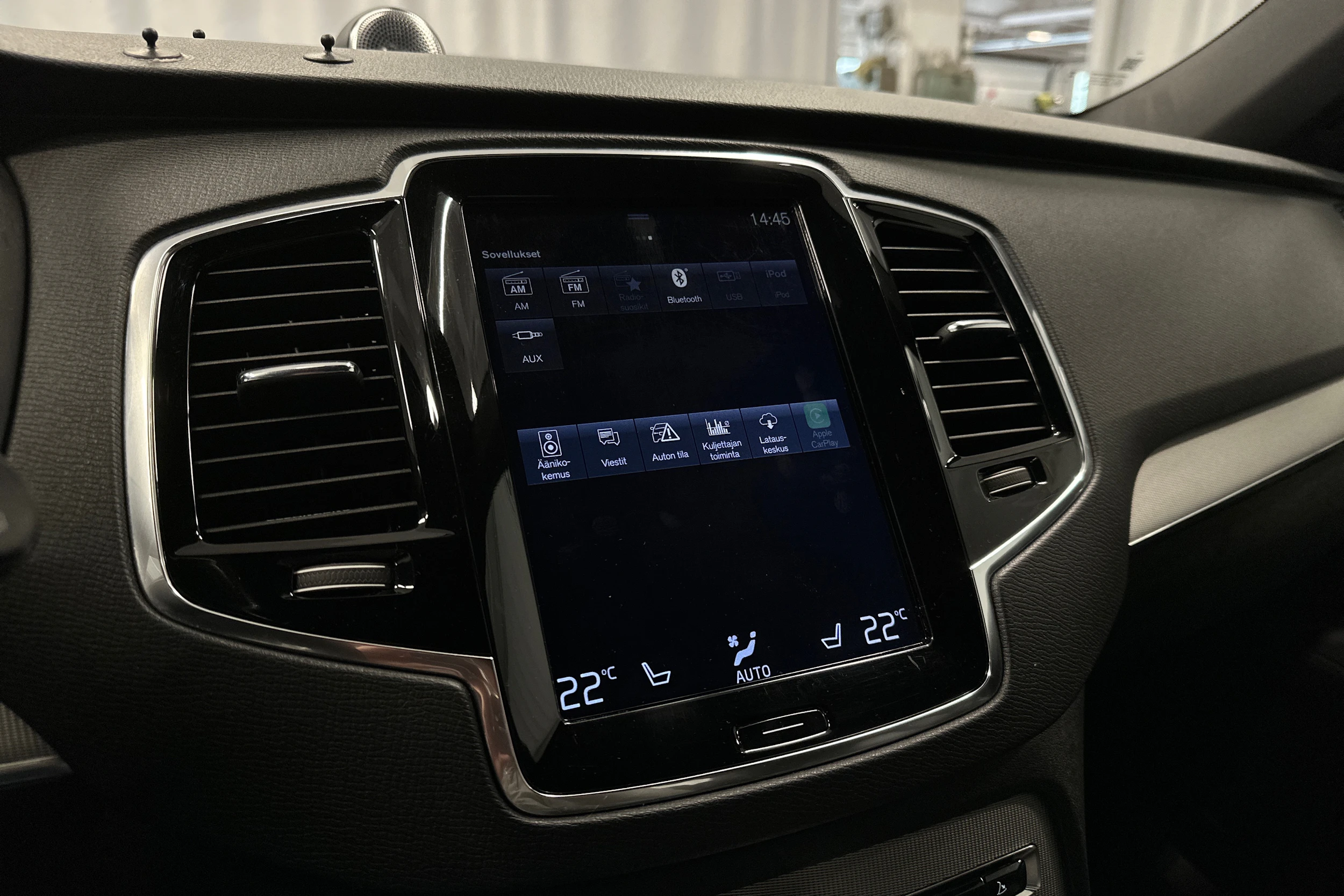 harmaa Volvo XC90 2015 kuva 18.
