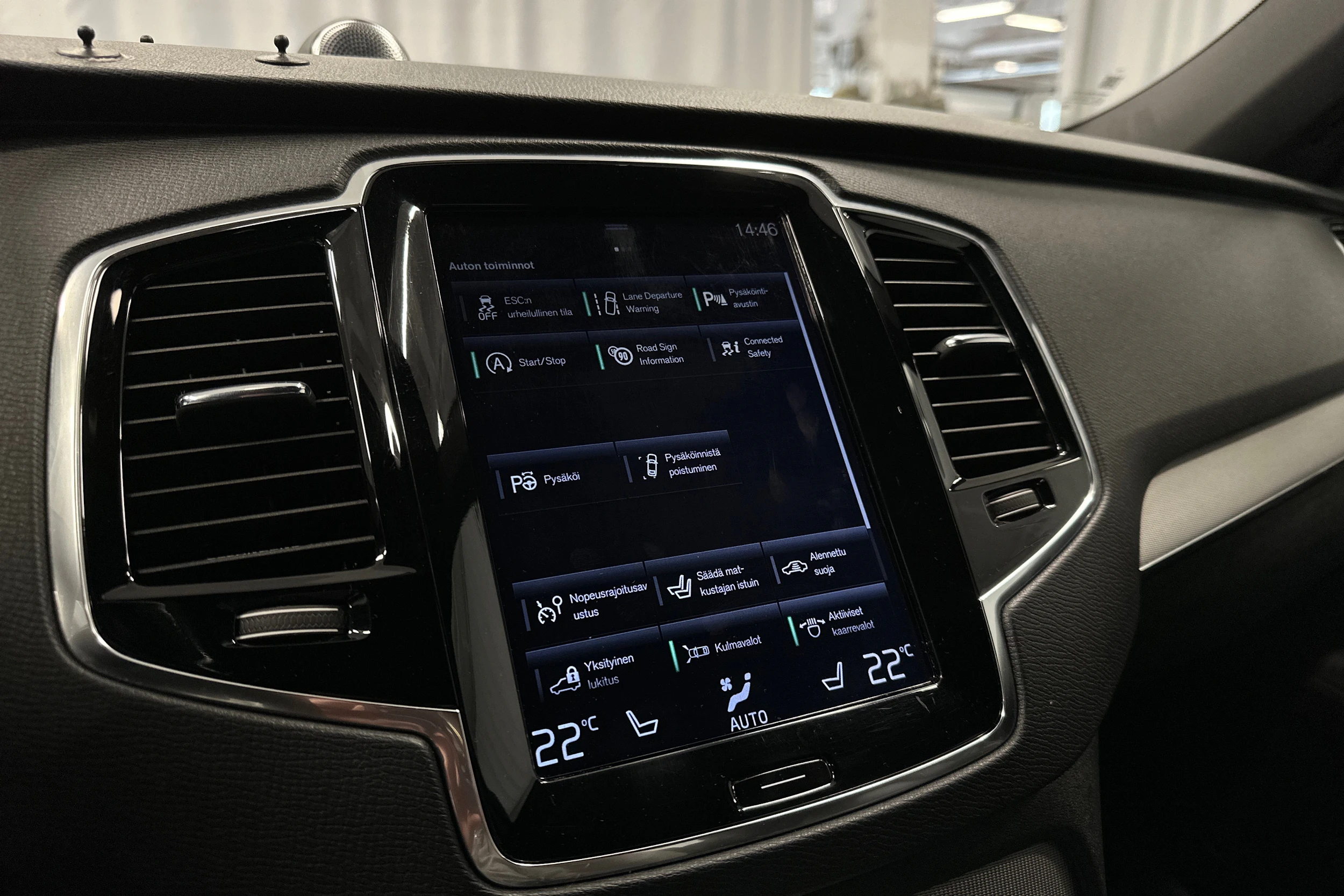 harmaa Volvo XC90 2015 kuva 19.