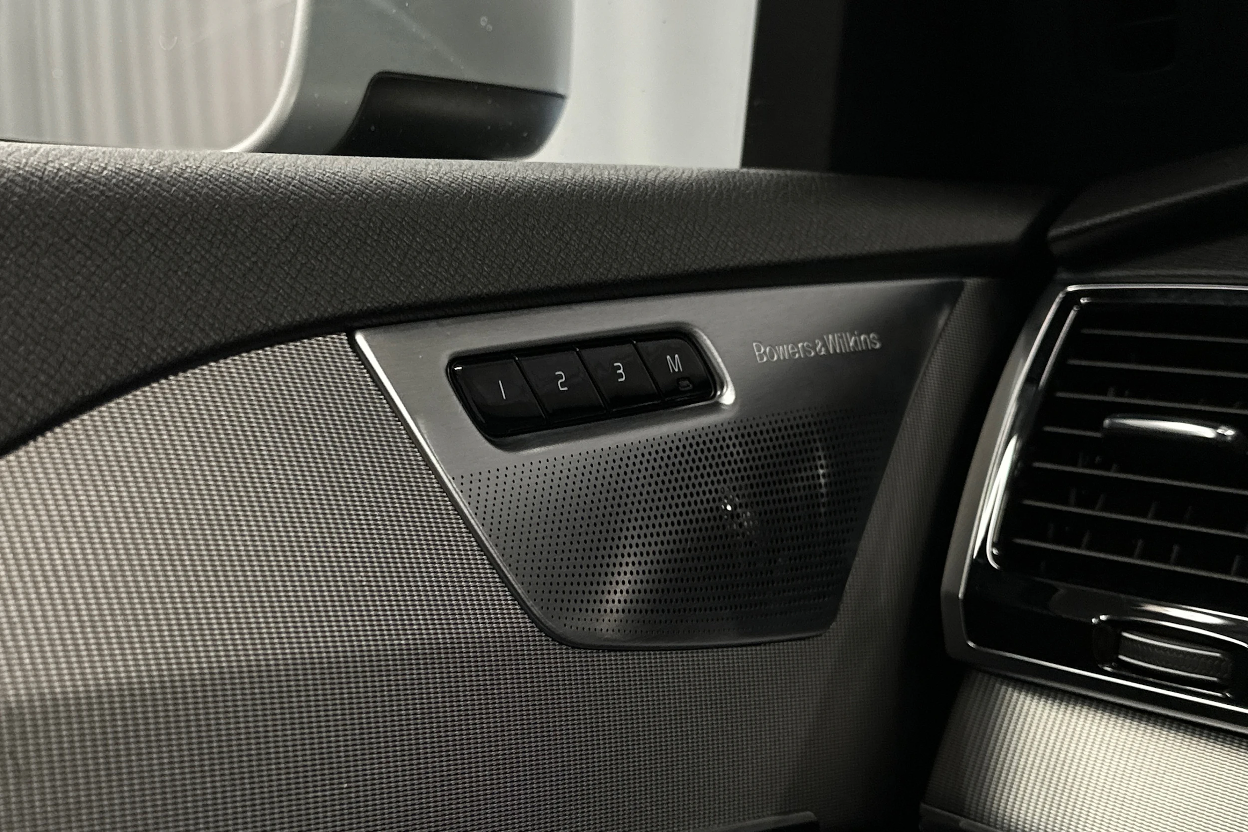 harmaa Volvo XC90 2015 kuva 22.