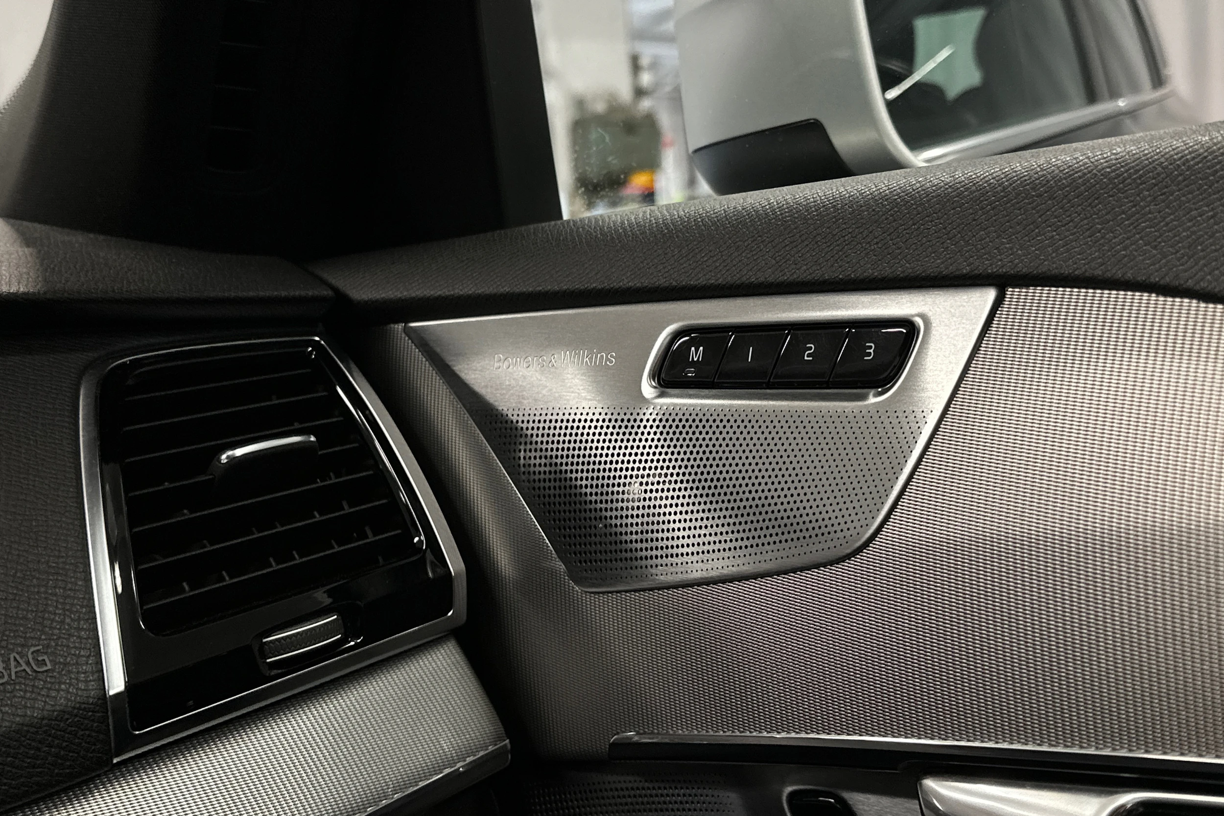 harmaa Volvo XC90 2015 kuva 23.