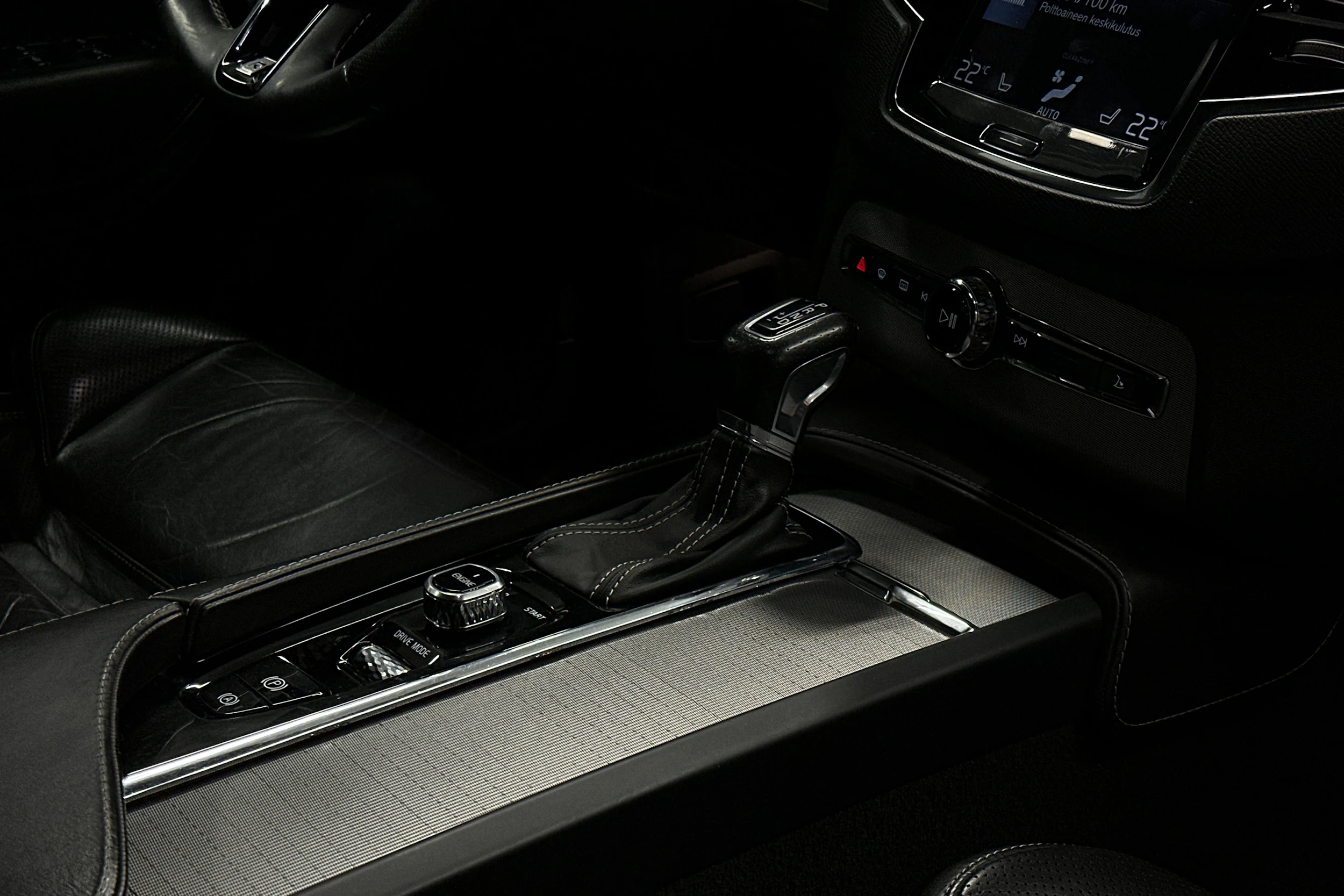 harmaa Volvo XC90 2015 kuva 25.