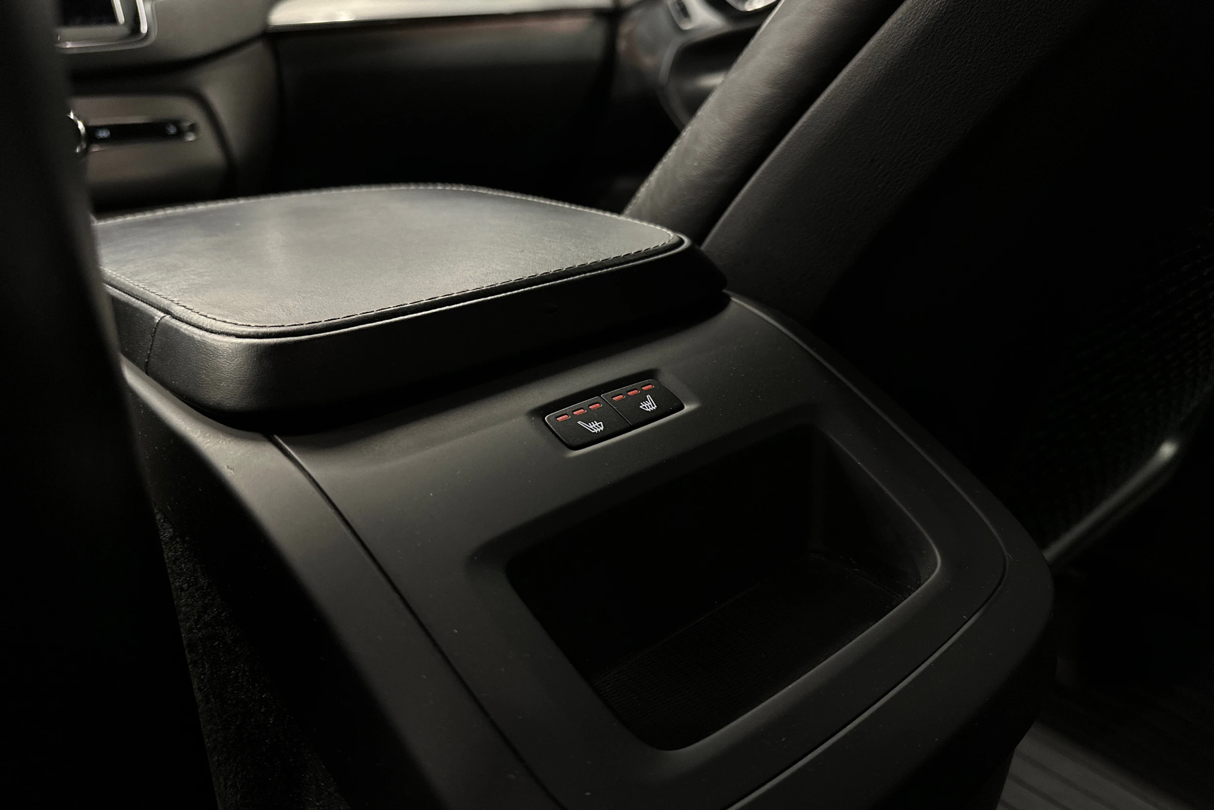harmaa Volvo XC90 2015 kuva 26.