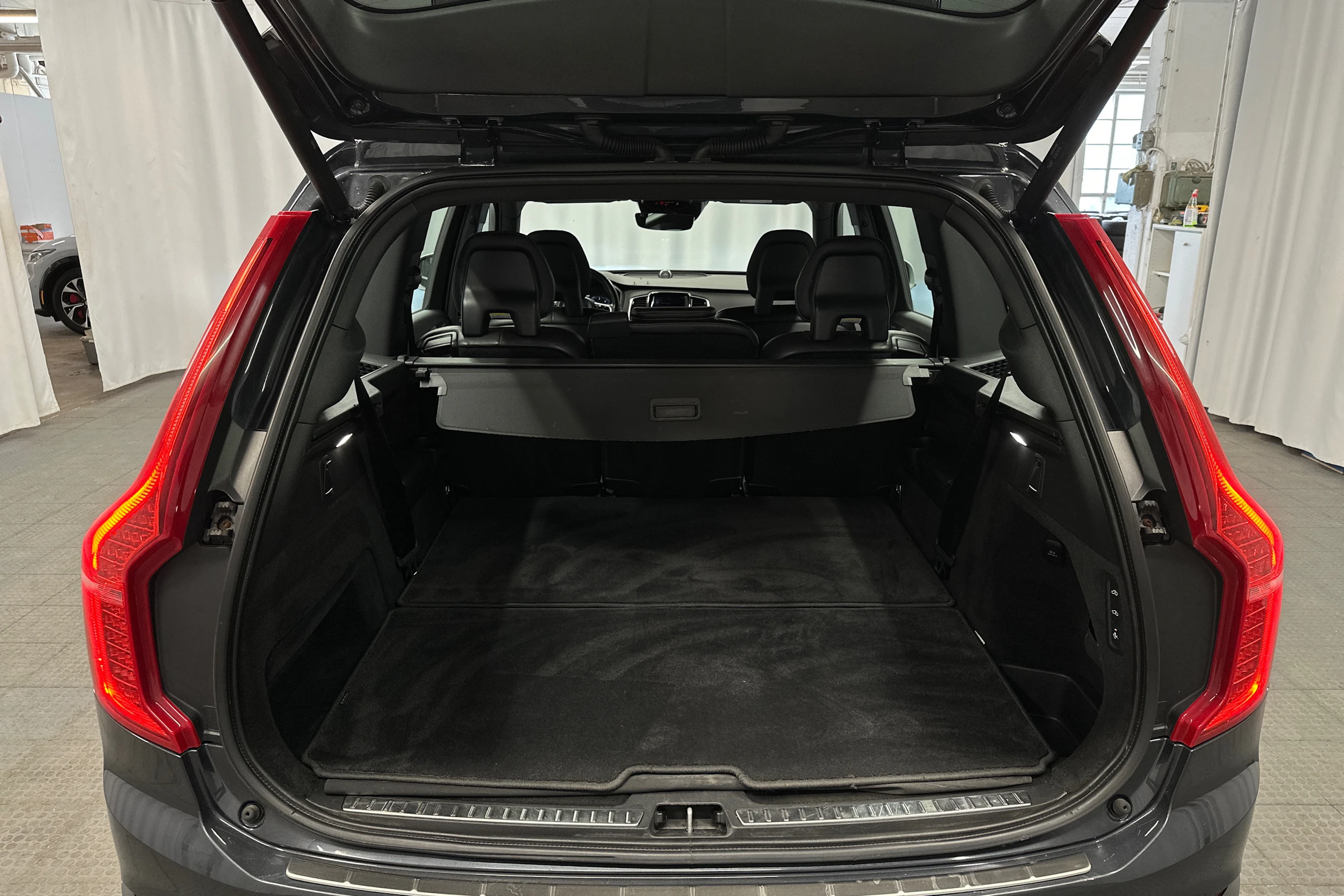 harmaa Volvo XC90 2015 kuva 27.