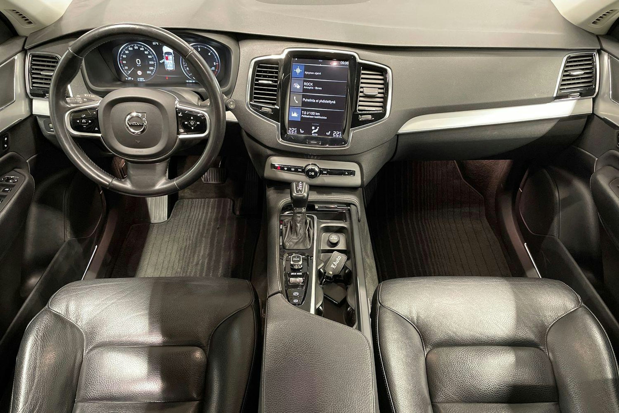 met. musta Volvo XC90 2015 kuva 9.