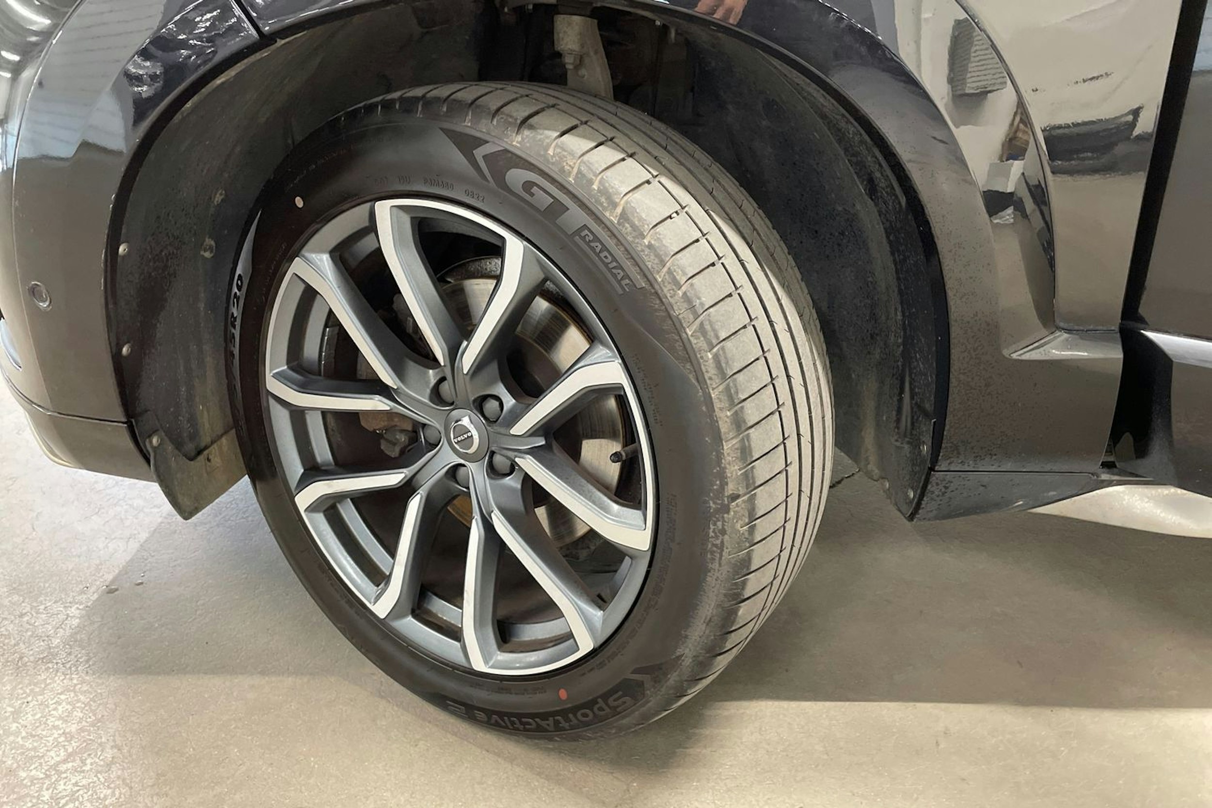 met. musta Volvo XC90 2015 kuva 13.