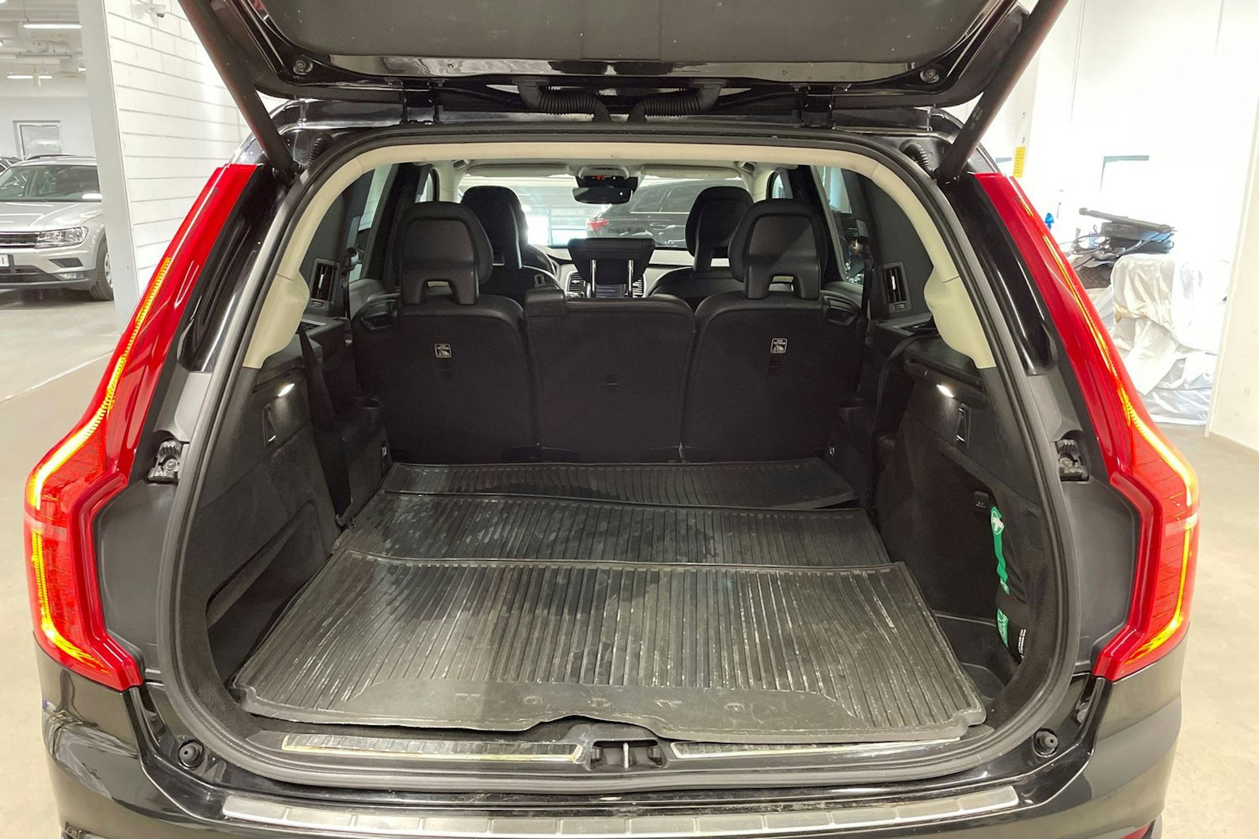 met. musta Volvo XC90 2015 kuva 15.