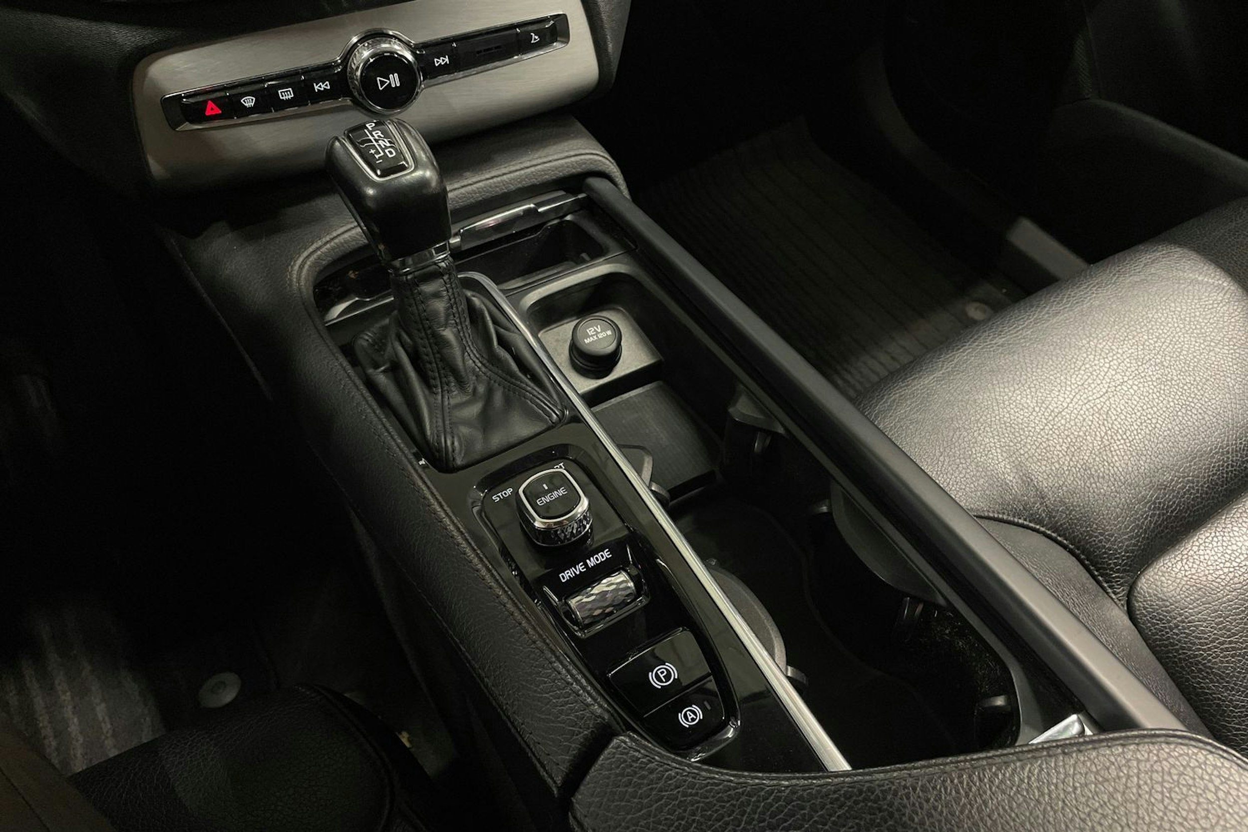 met. musta Volvo XC90 2015 kuva 23.