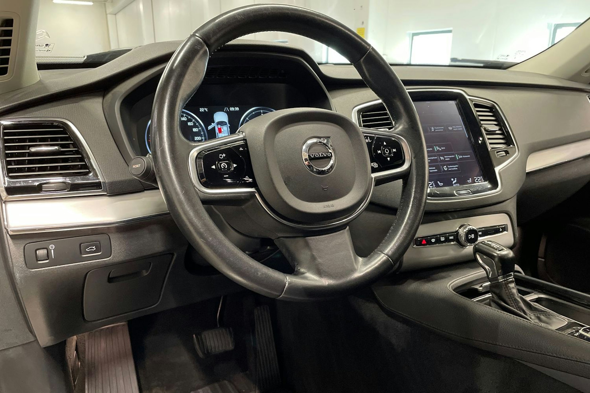met. musta Volvo XC90 2015 kuva 29.