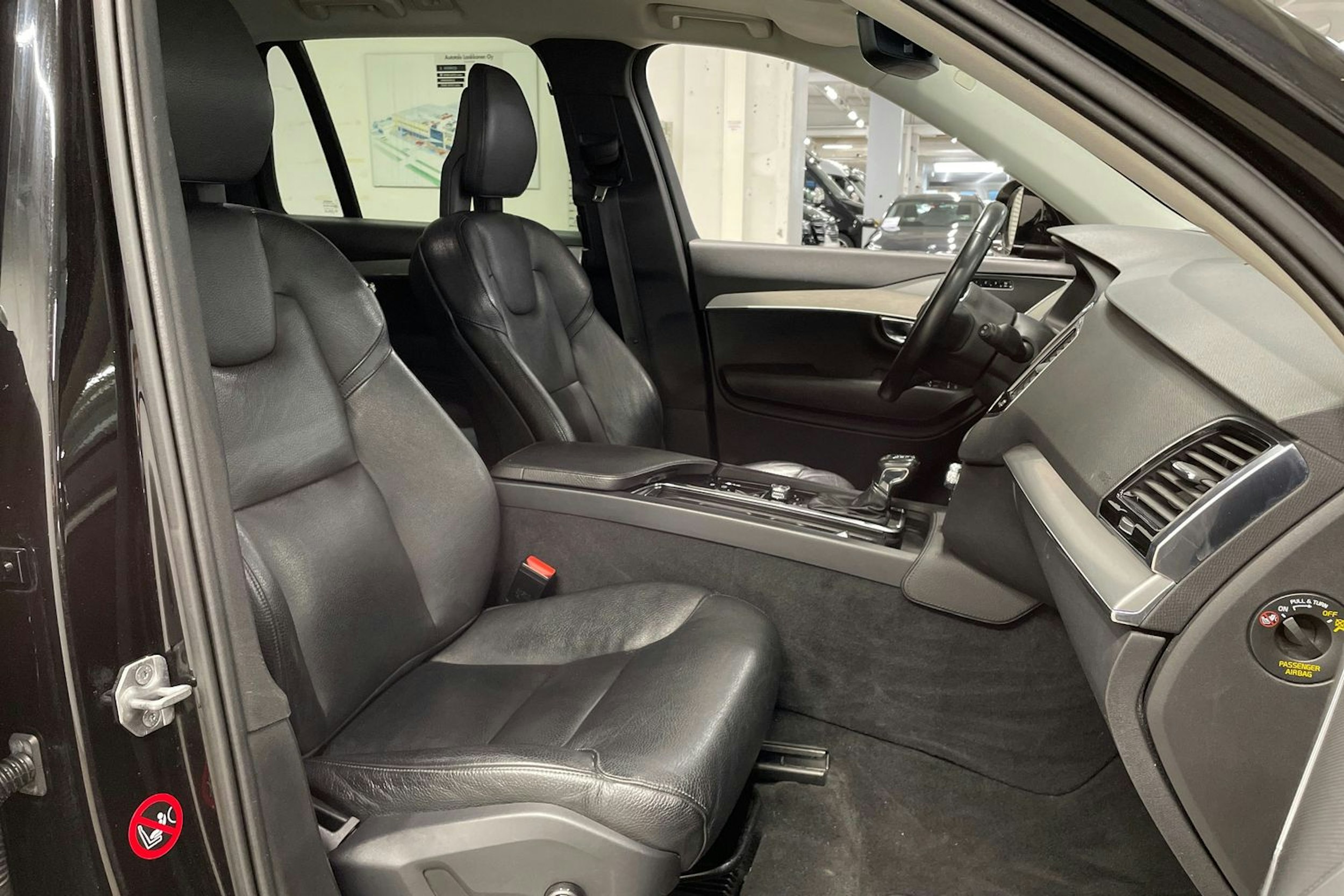 met. musta Volvo XC90 2015 kuva 30.