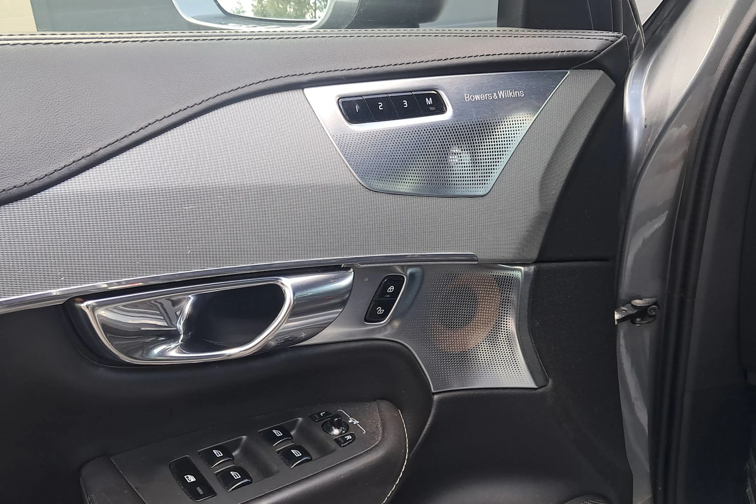 harmaa Volvo XC90 2015 kuva 4.
