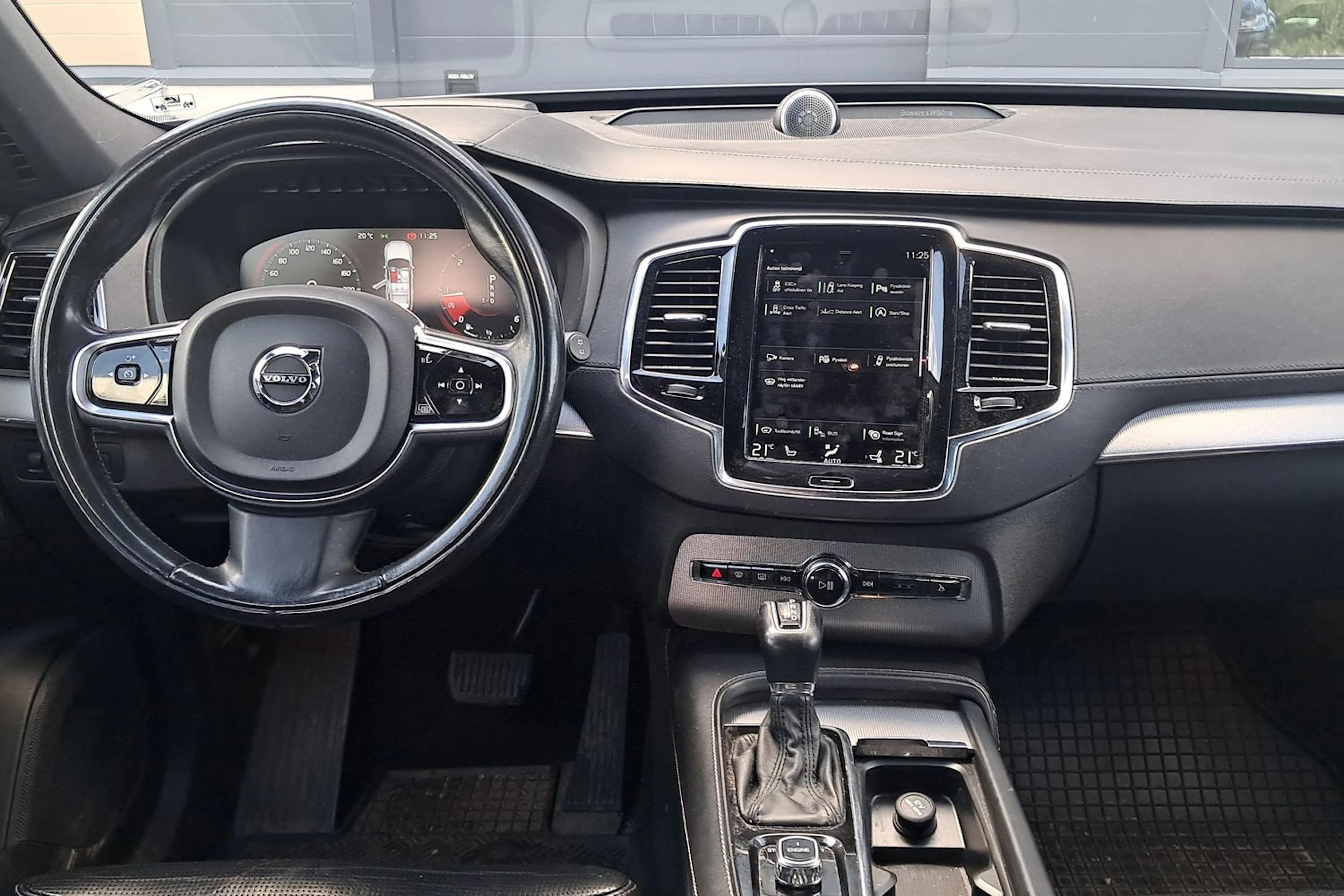 harmaa Volvo XC90 2015 kuva 5.