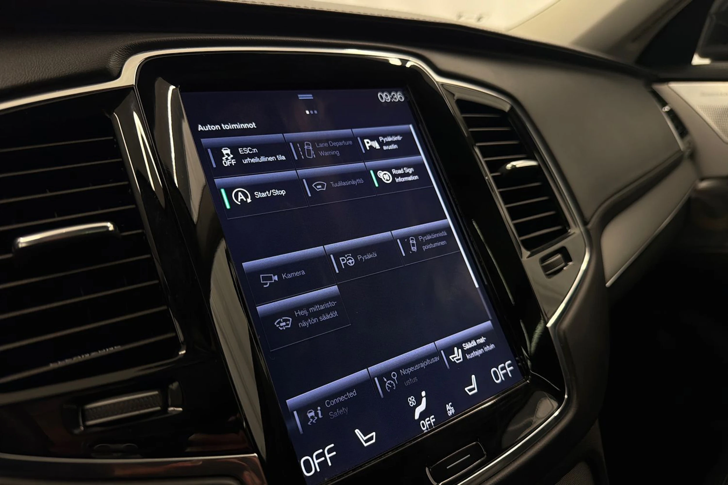 musta Volvo XC90 2015 kuva 20.
