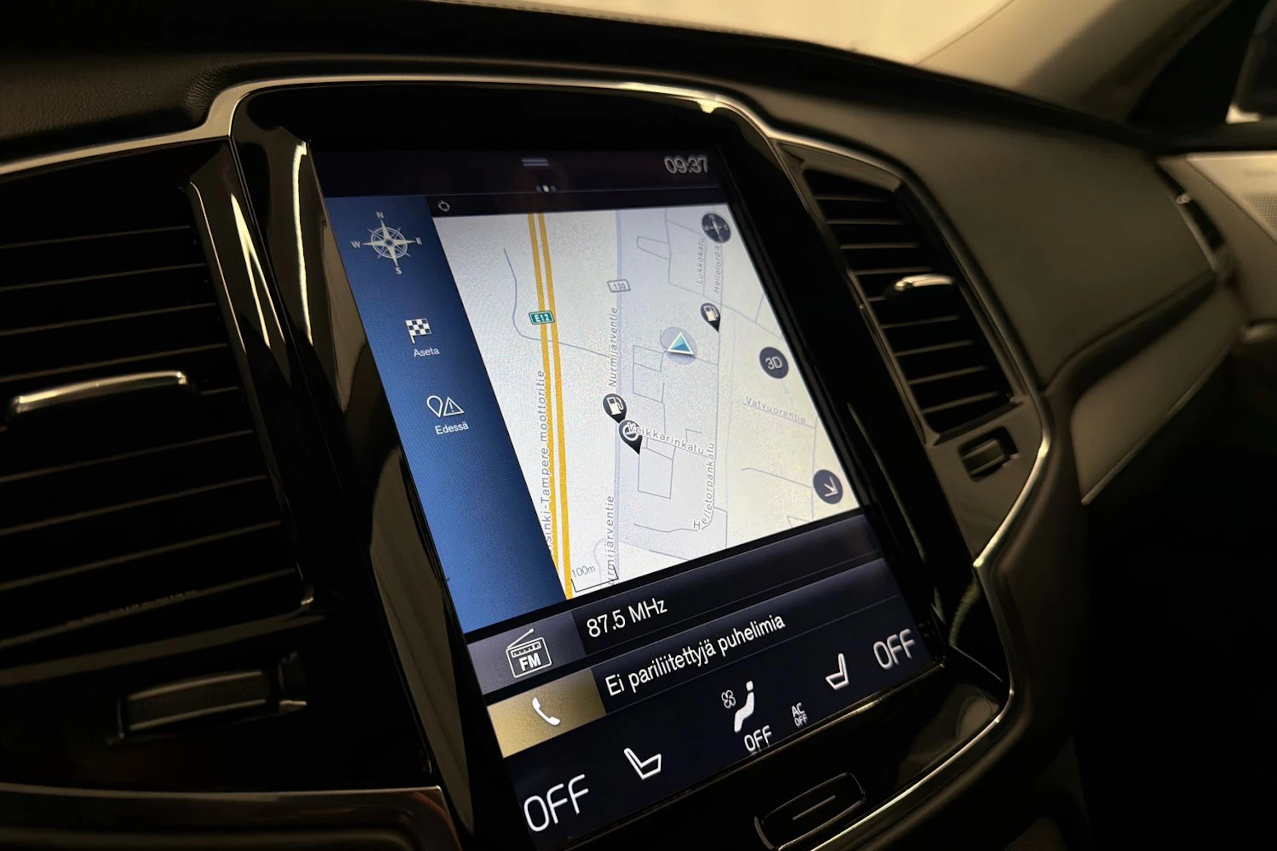 musta Volvo XC90 2015 kuva 22.