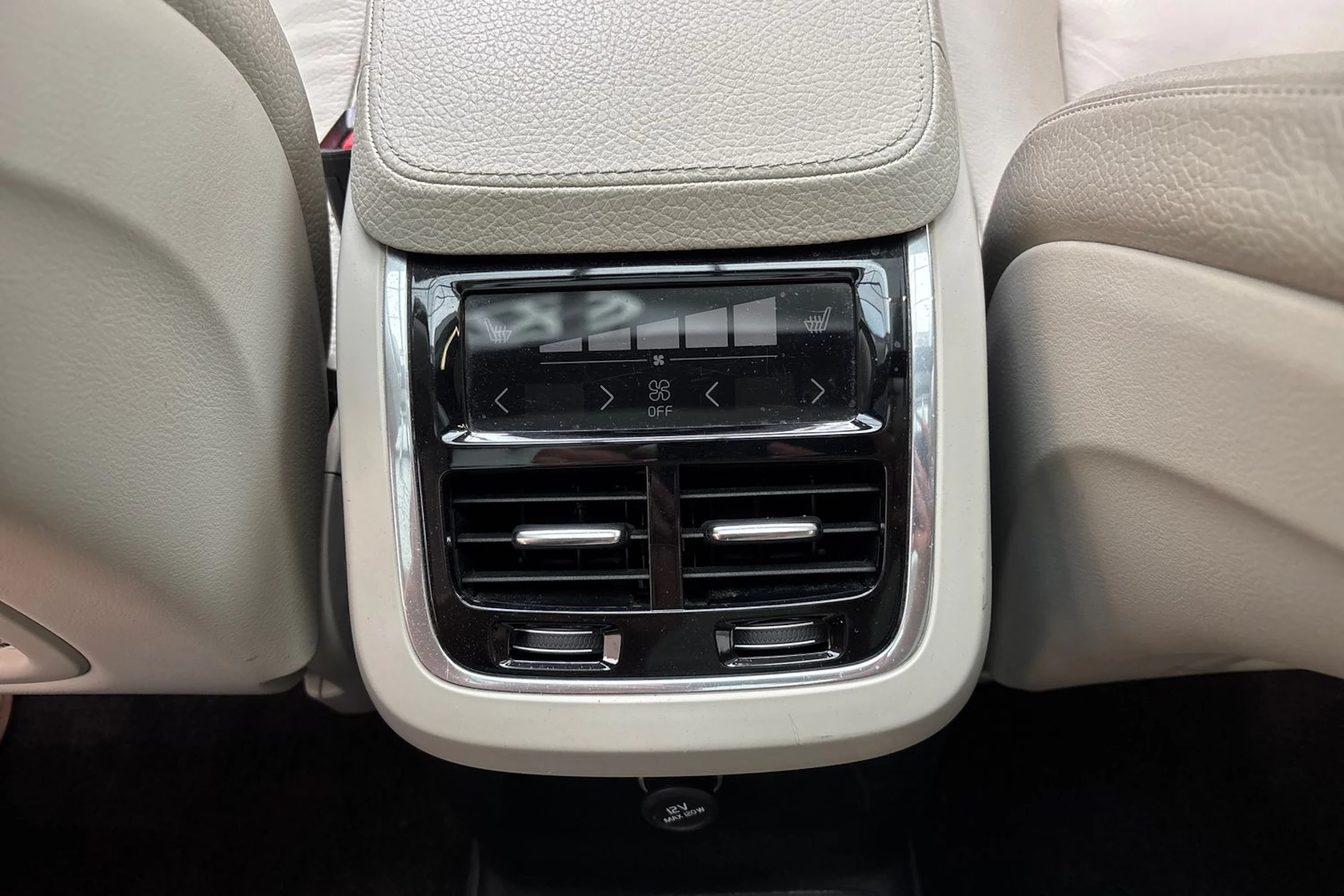 valkoinen Volvo XC90 2016 kuva 22.