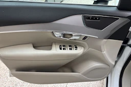 valkoinen Volvo XC90 2016 kuva 23.