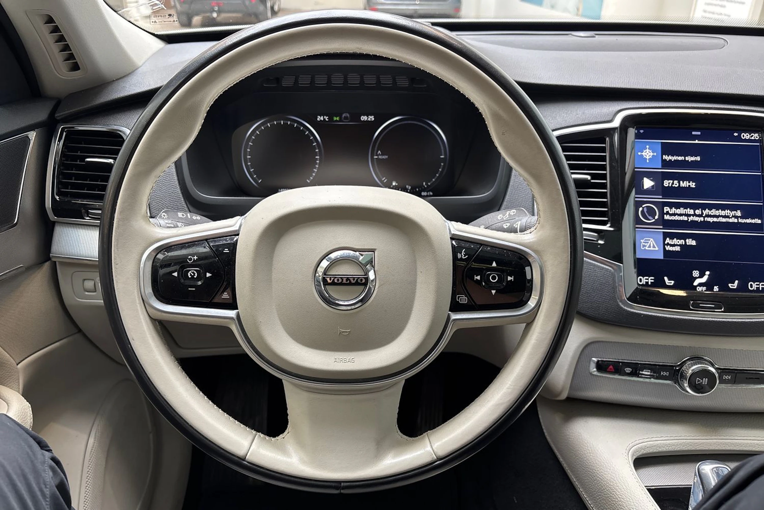 valkoinen Volvo XC90 2016 kuva 27.