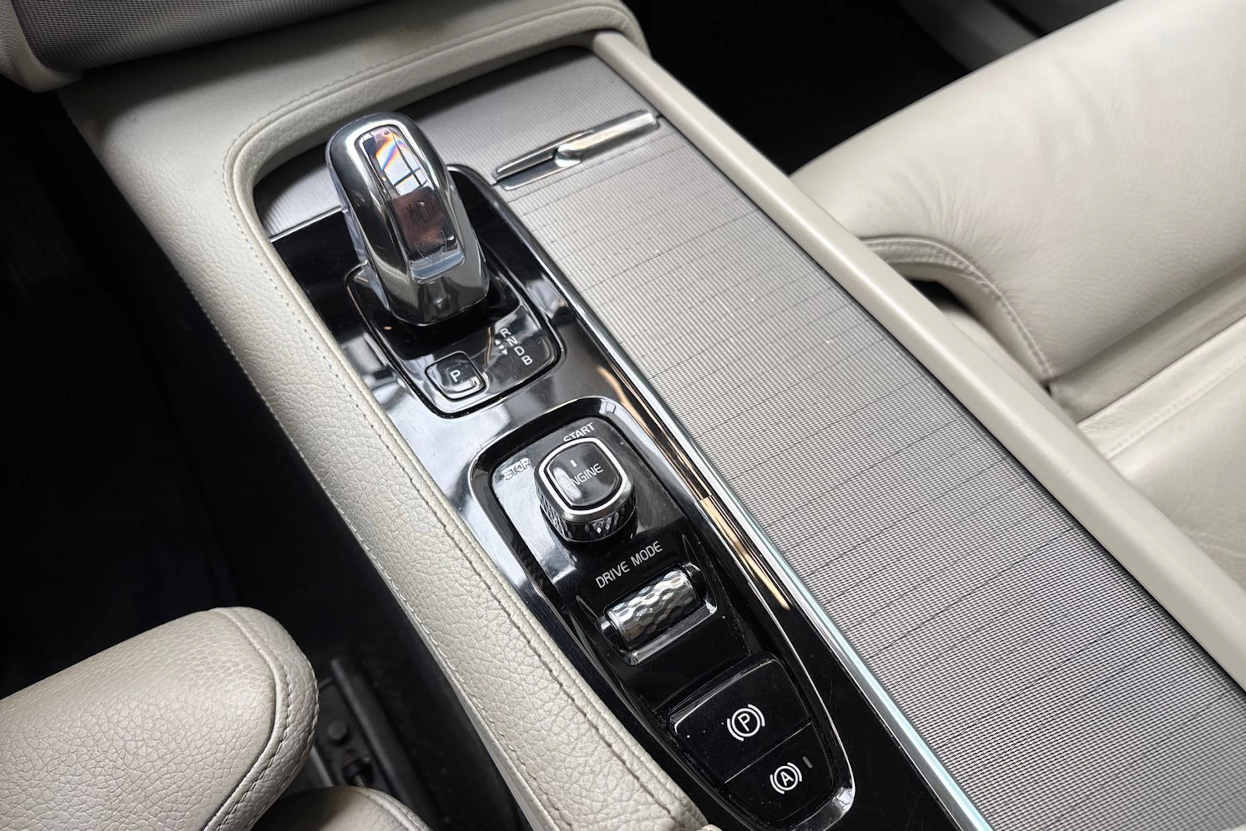 valkoinen Volvo XC90 2016 kuva 29.
