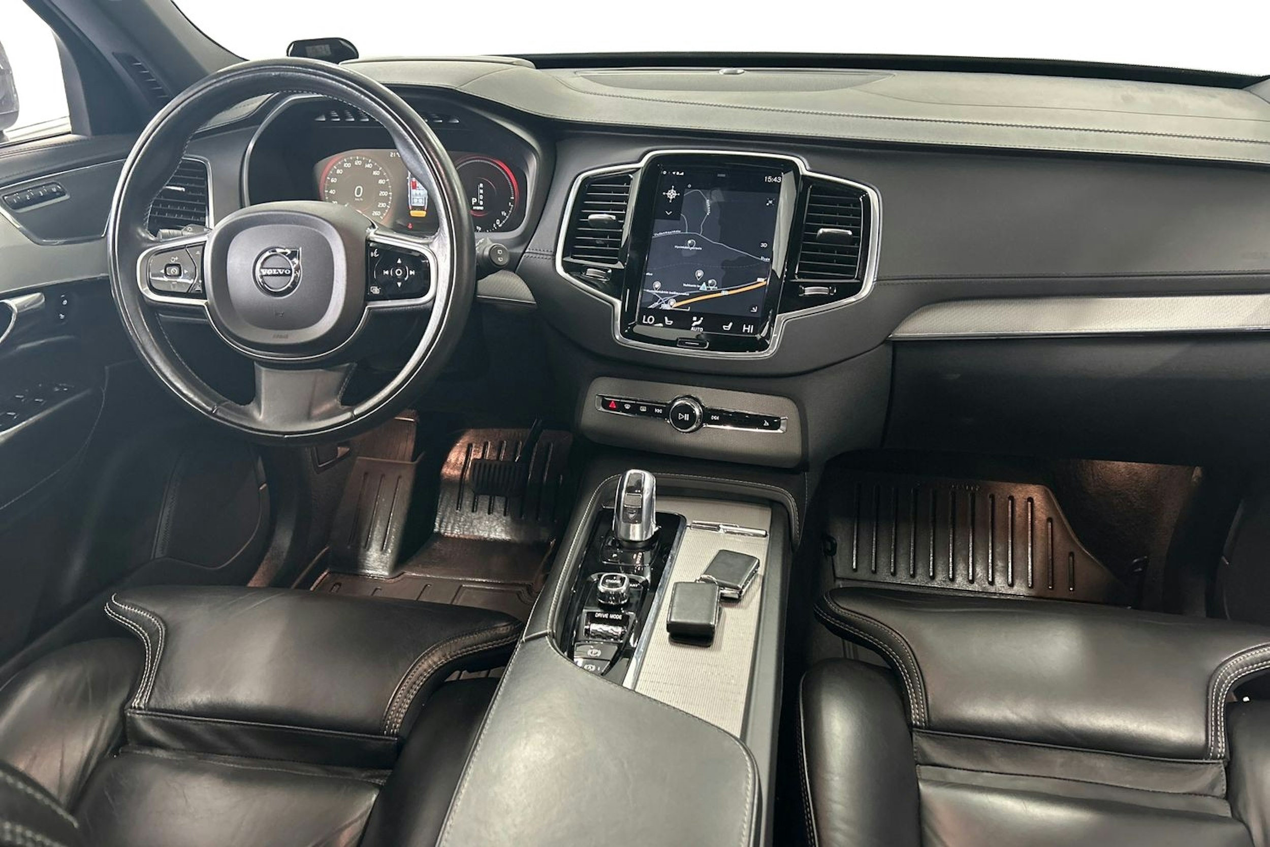 harmaa Volvo XC90 2016 kuva 9.