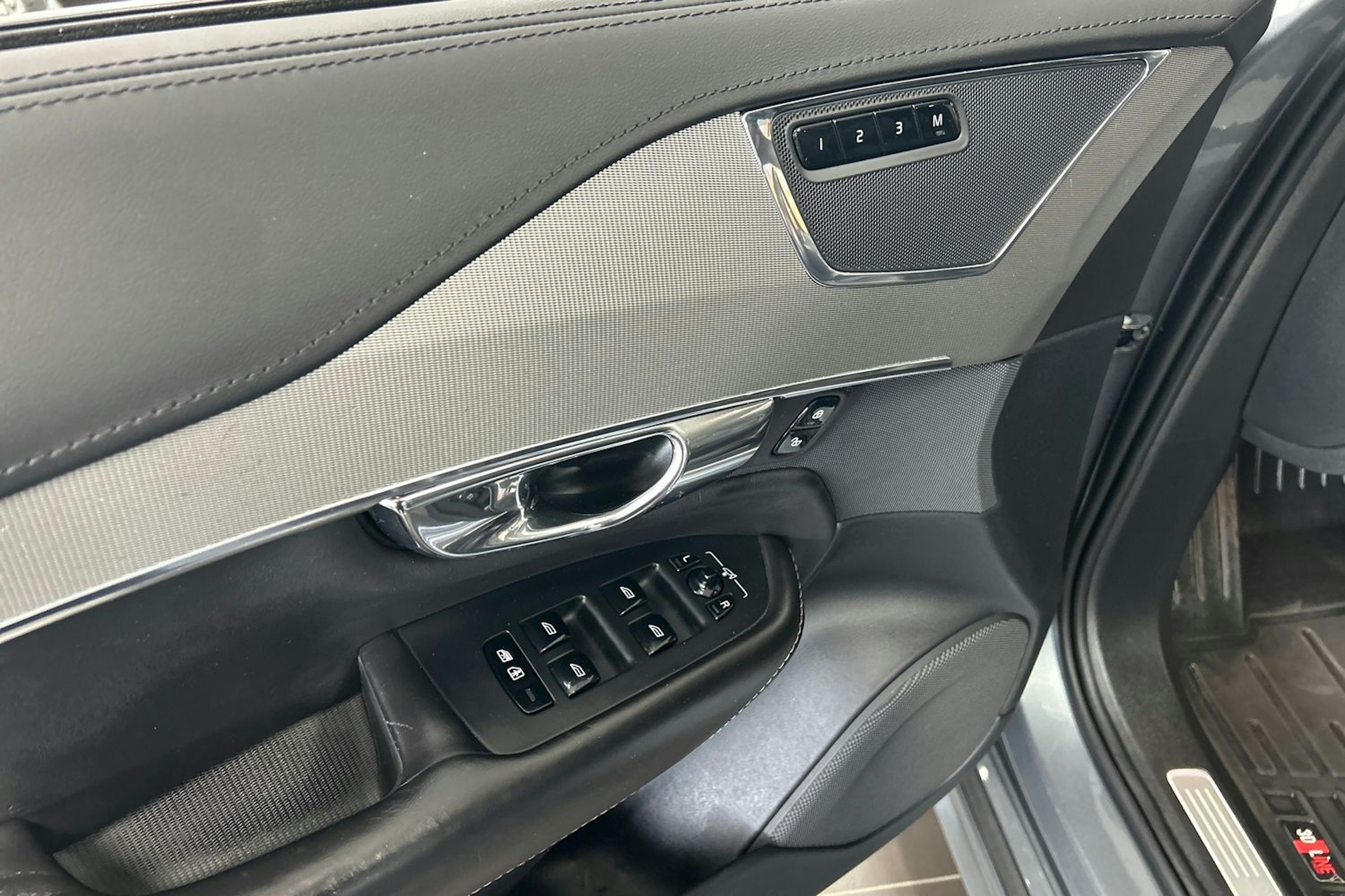 harmaa Volvo XC90 2016 kuva 18.
