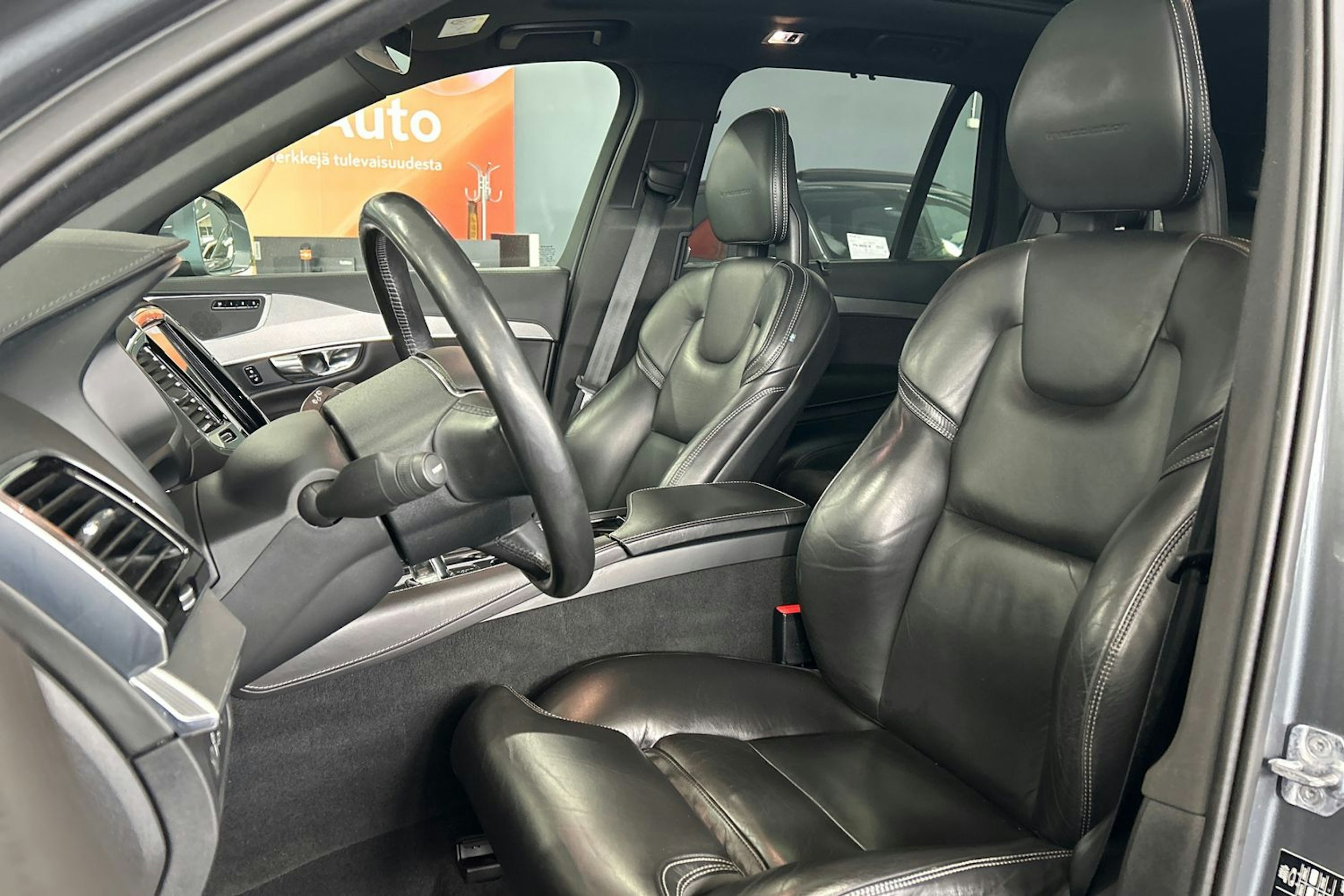 harmaa Volvo XC90 2016 kuva 21.
