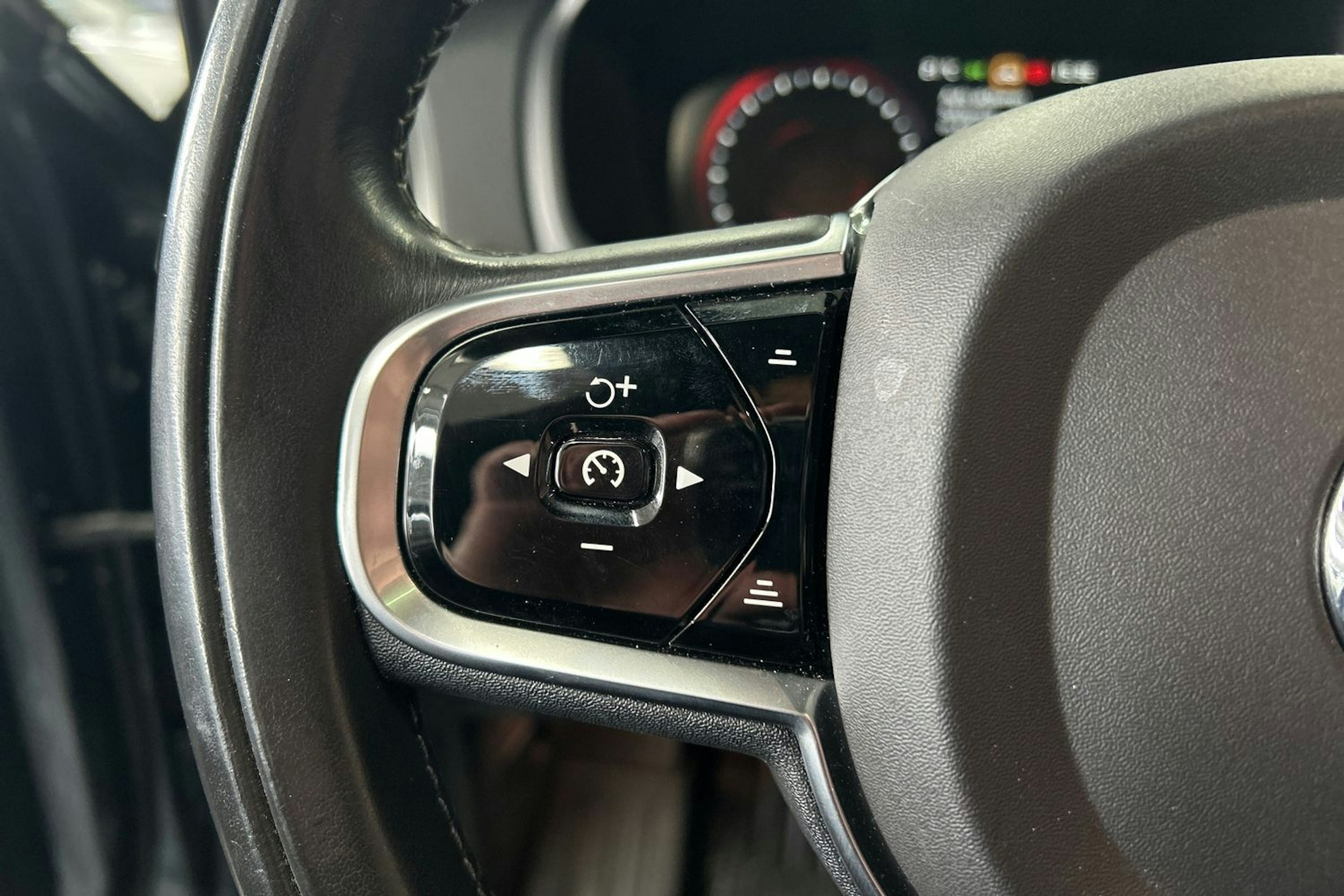 harmaa Volvo XC90 2016 kuva 22.
