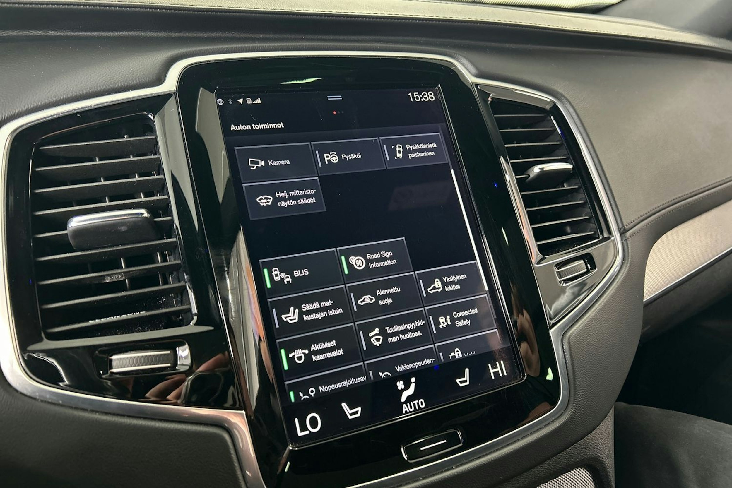 harmaa Volvo XC90 2016 kuva 26.