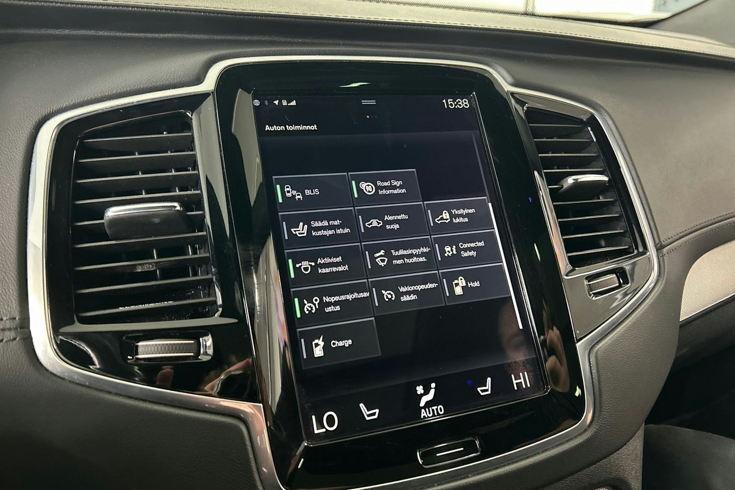 harmaa Volvo XC90 2016 kuva 27.