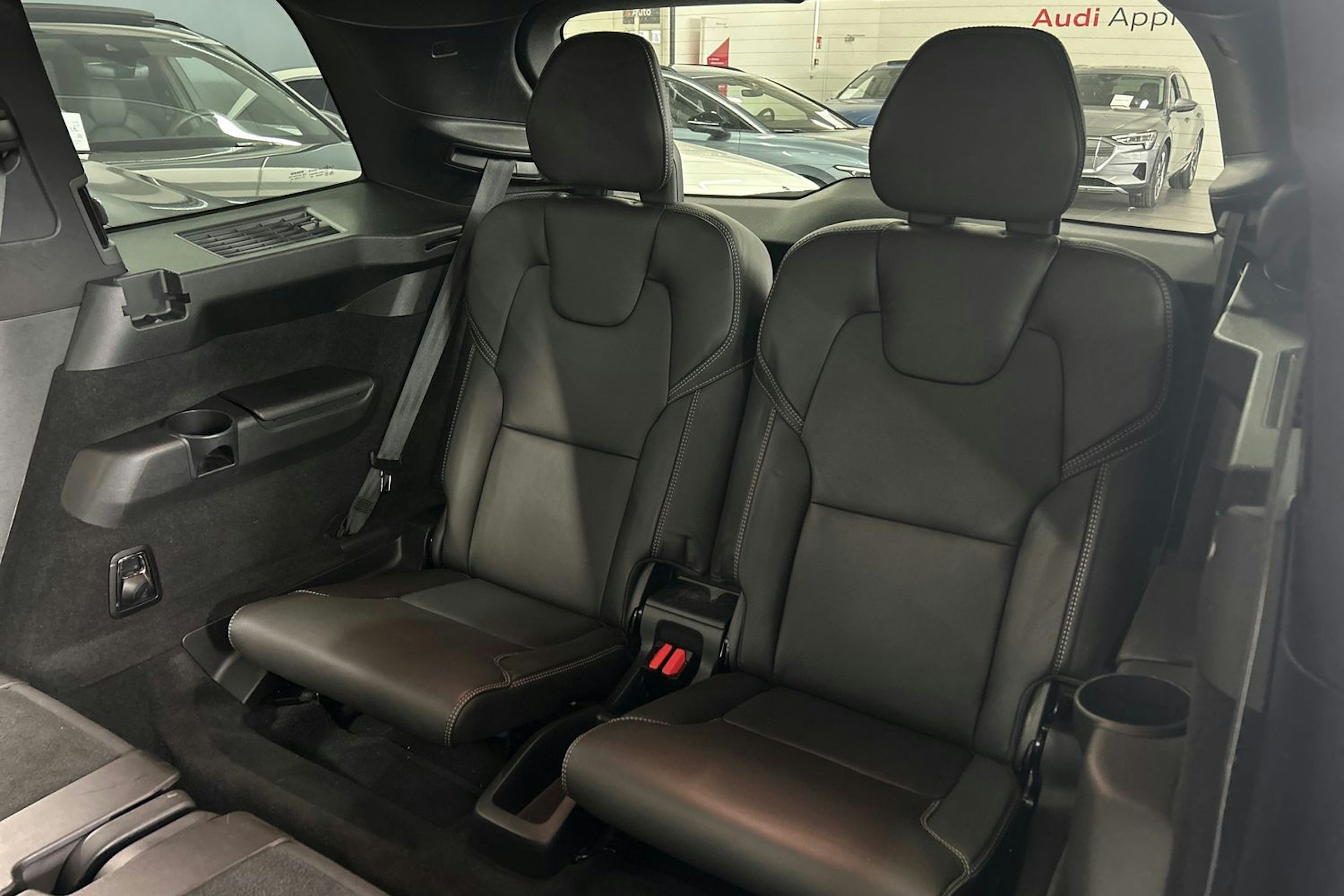 harmaa Volvo XC90 2016 kuva 33.