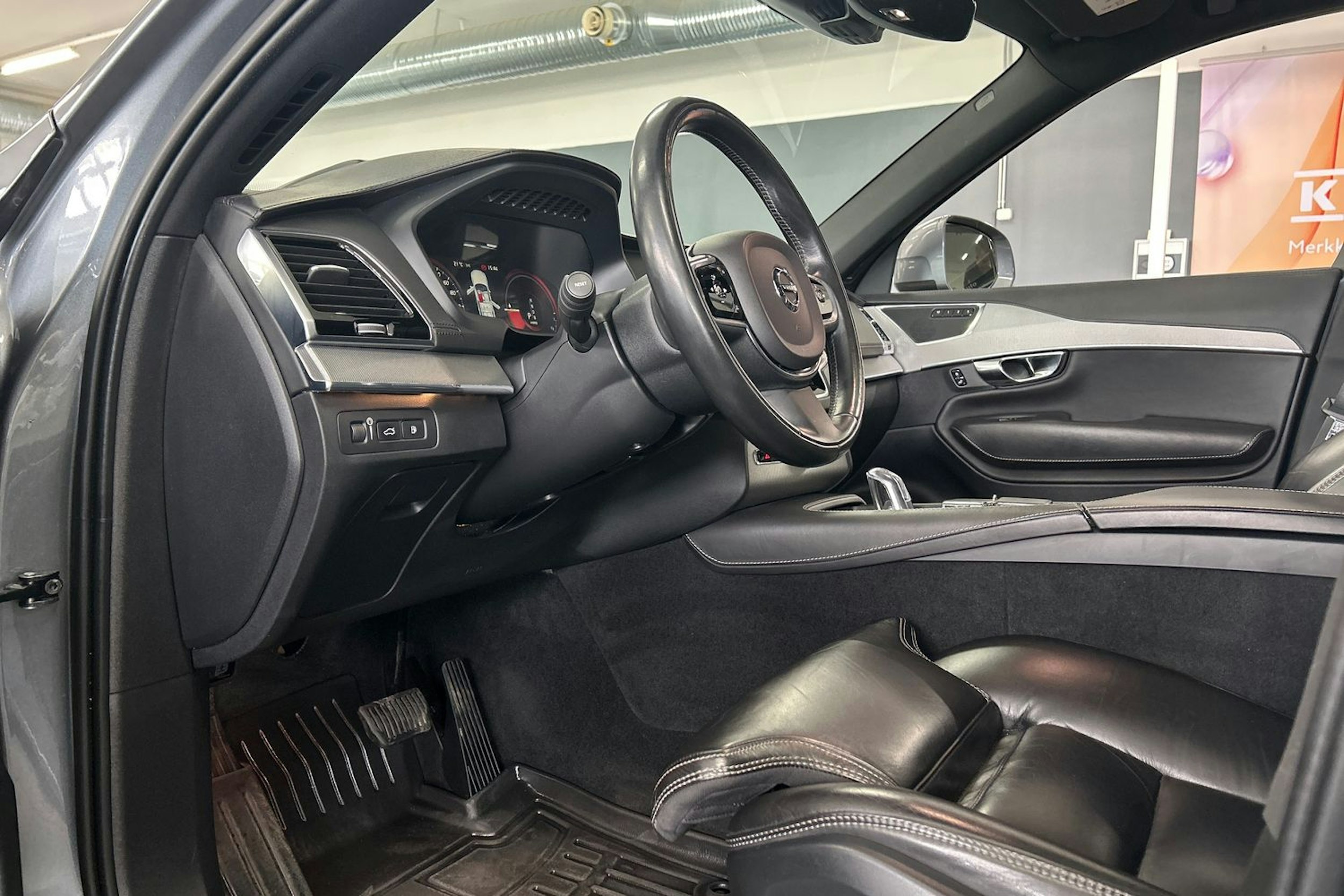 harmaa Volvo XC90 2016 kuva 37.