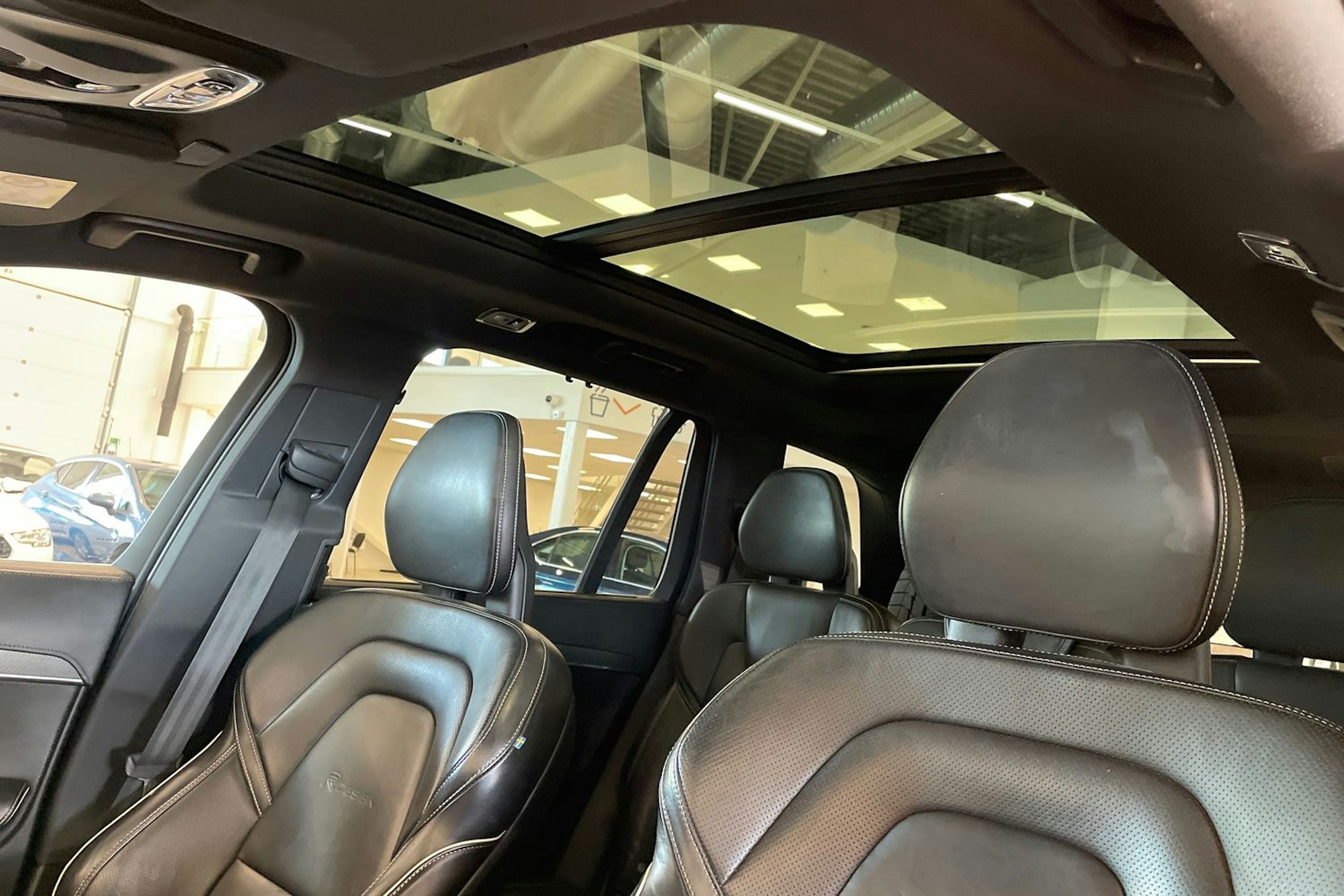 valkoinen Volvo XC90 2016 kuva 17.