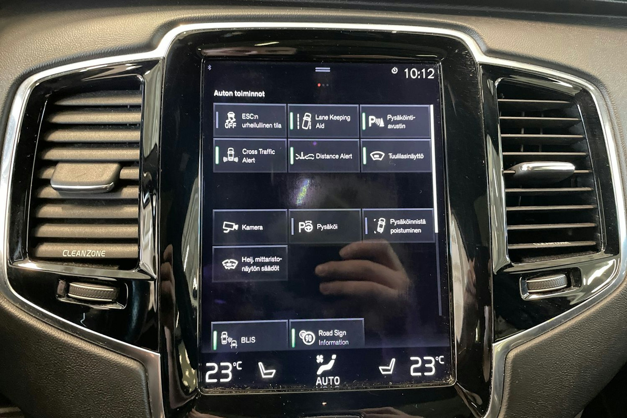 valkoinen Volvo XC90 2016 kuva 28.