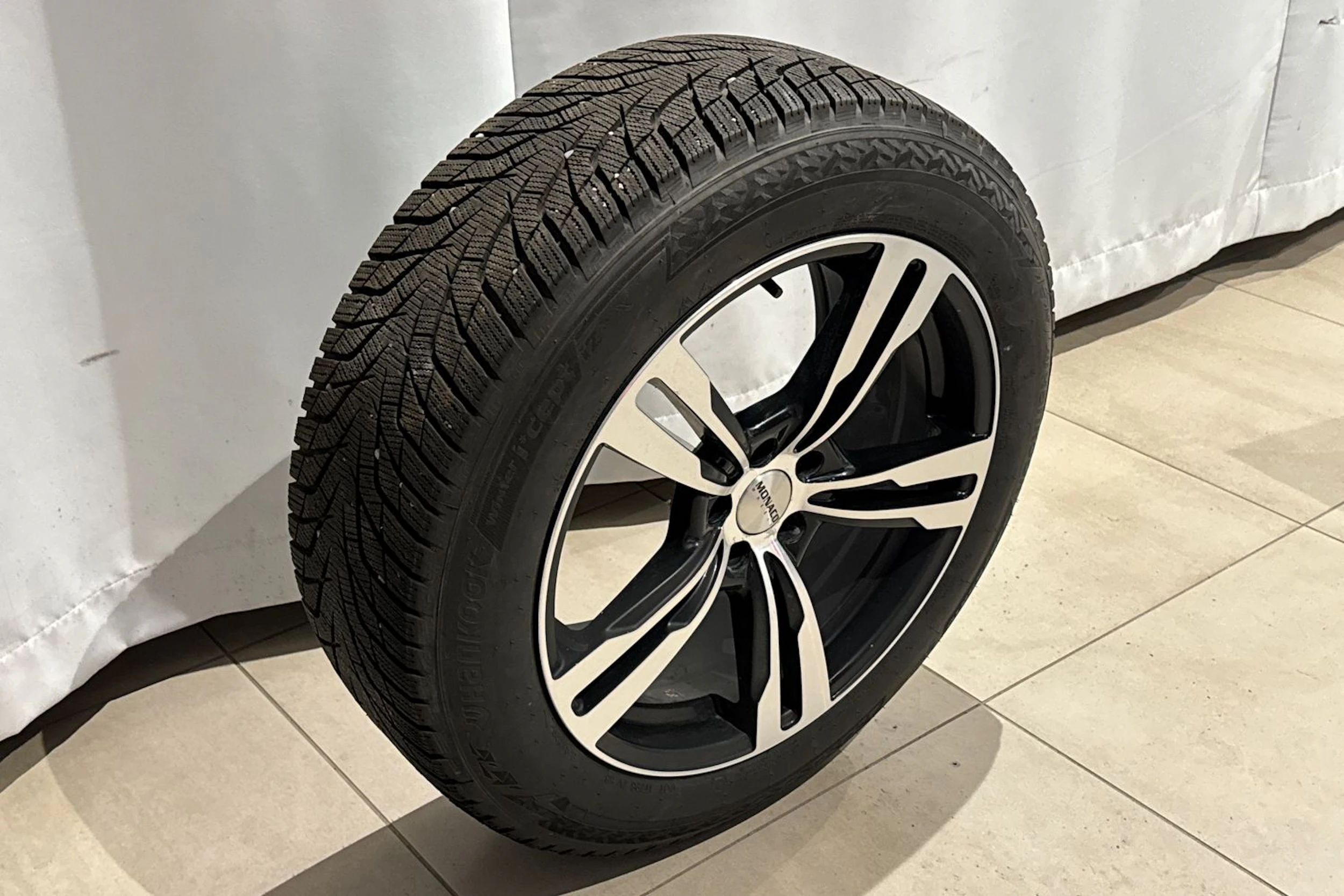 sininen Volvo XC90 2016 kuva 11.