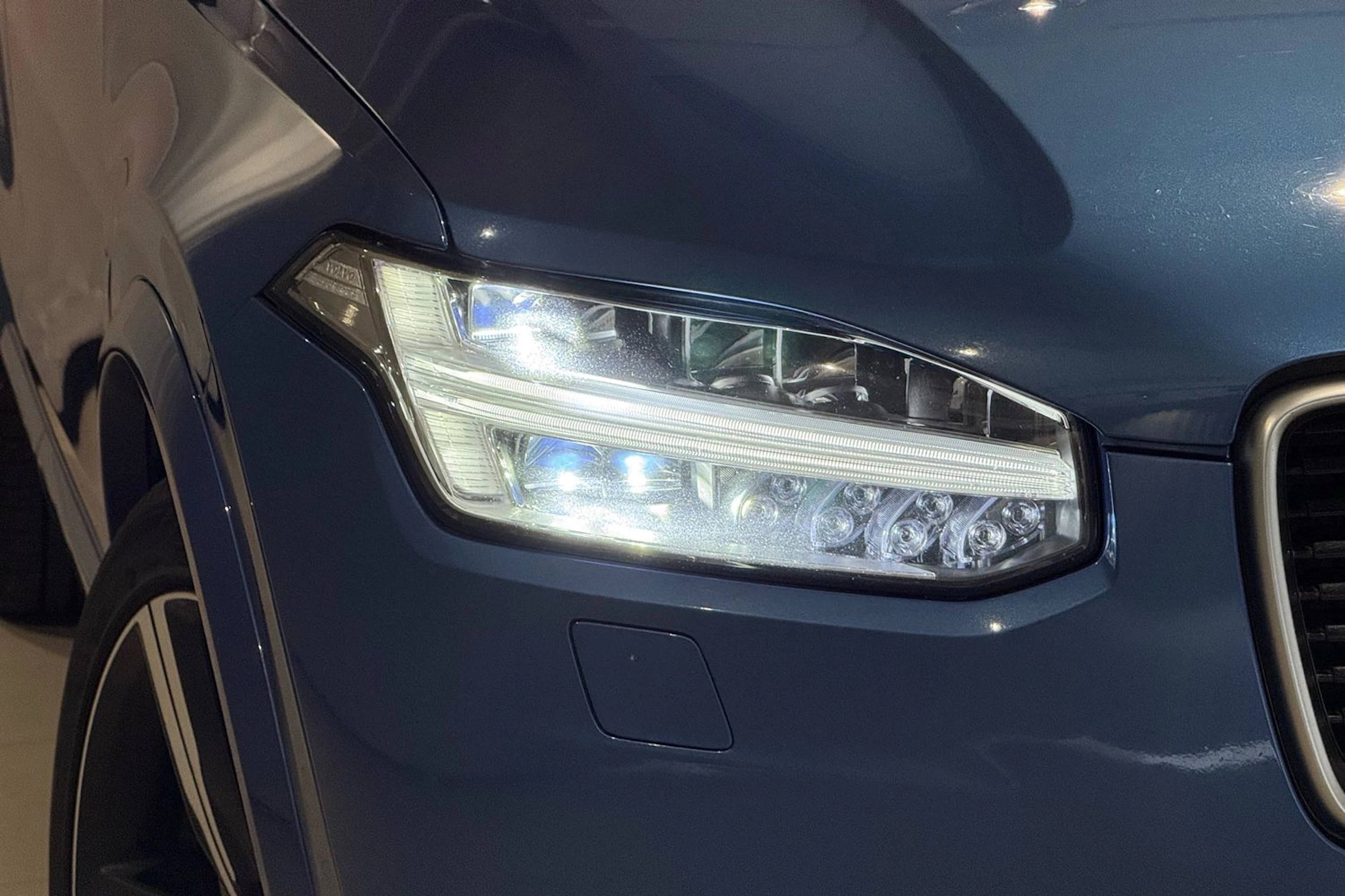 sininen Volvo XC90 2016 kuva 12.