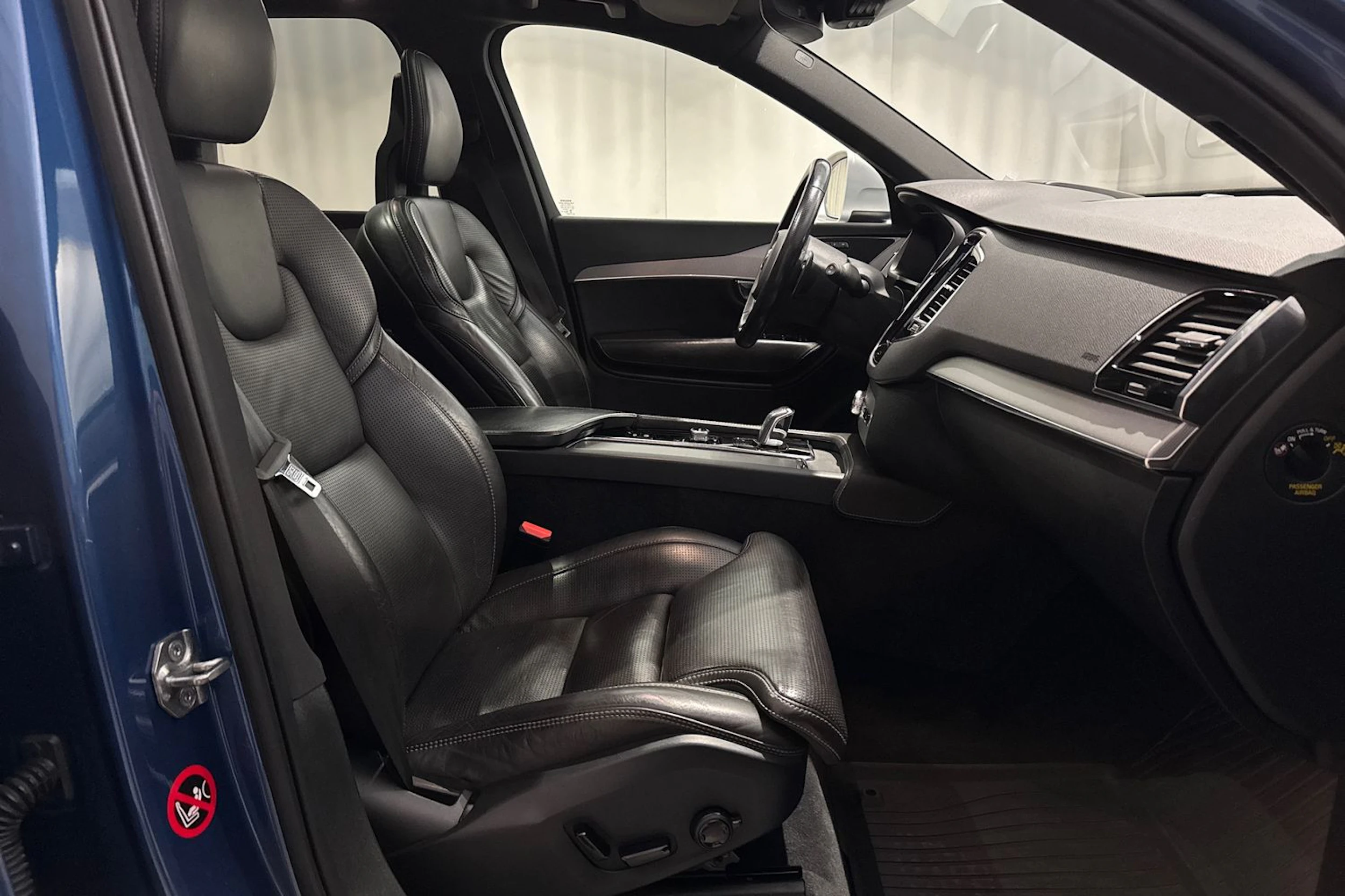 sininen Volvo XC90 2016 kuva 18.