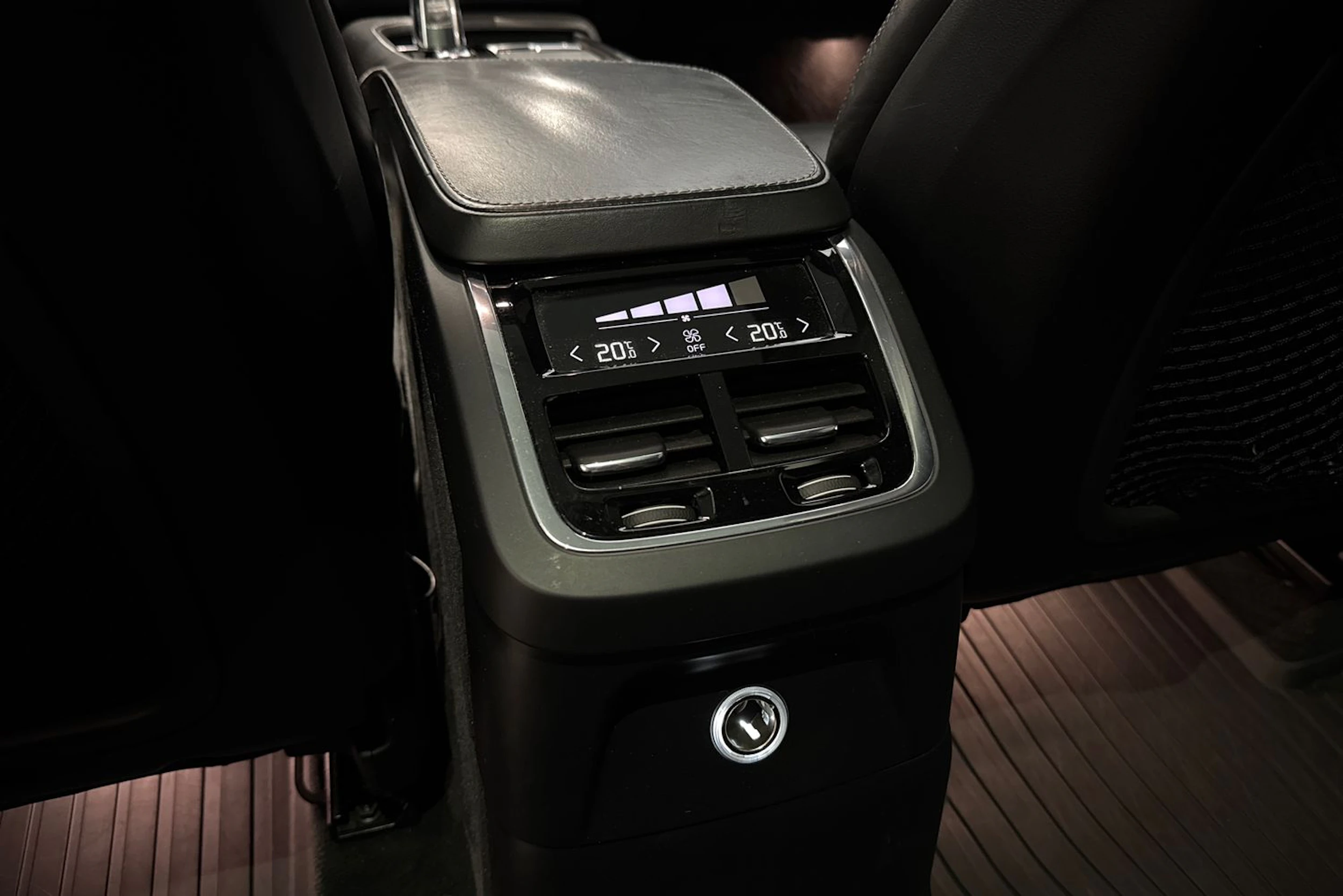 sininen Volvo XC90 2016 kuva 22.