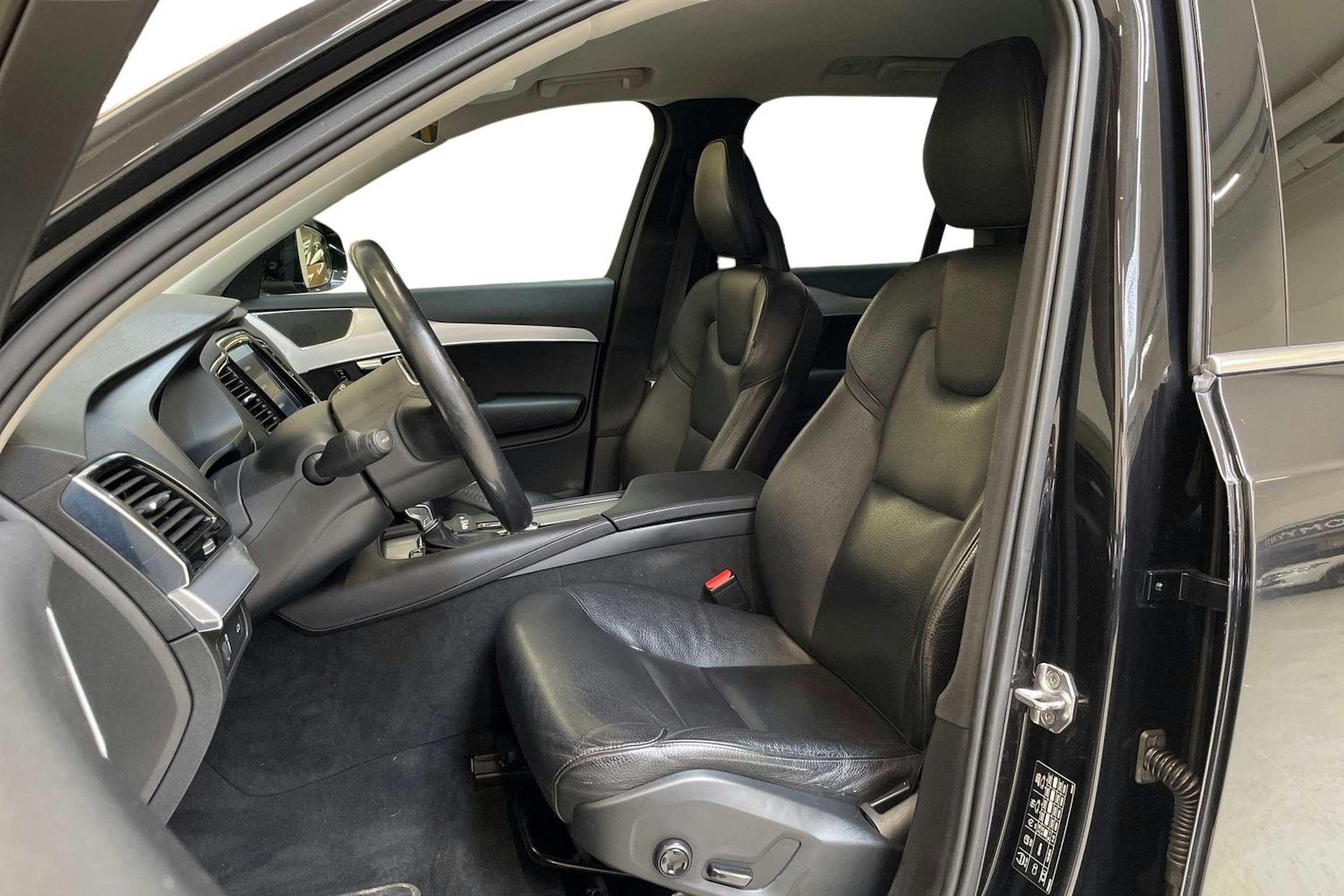 musta Volvo XC90 2016 kuva 7.