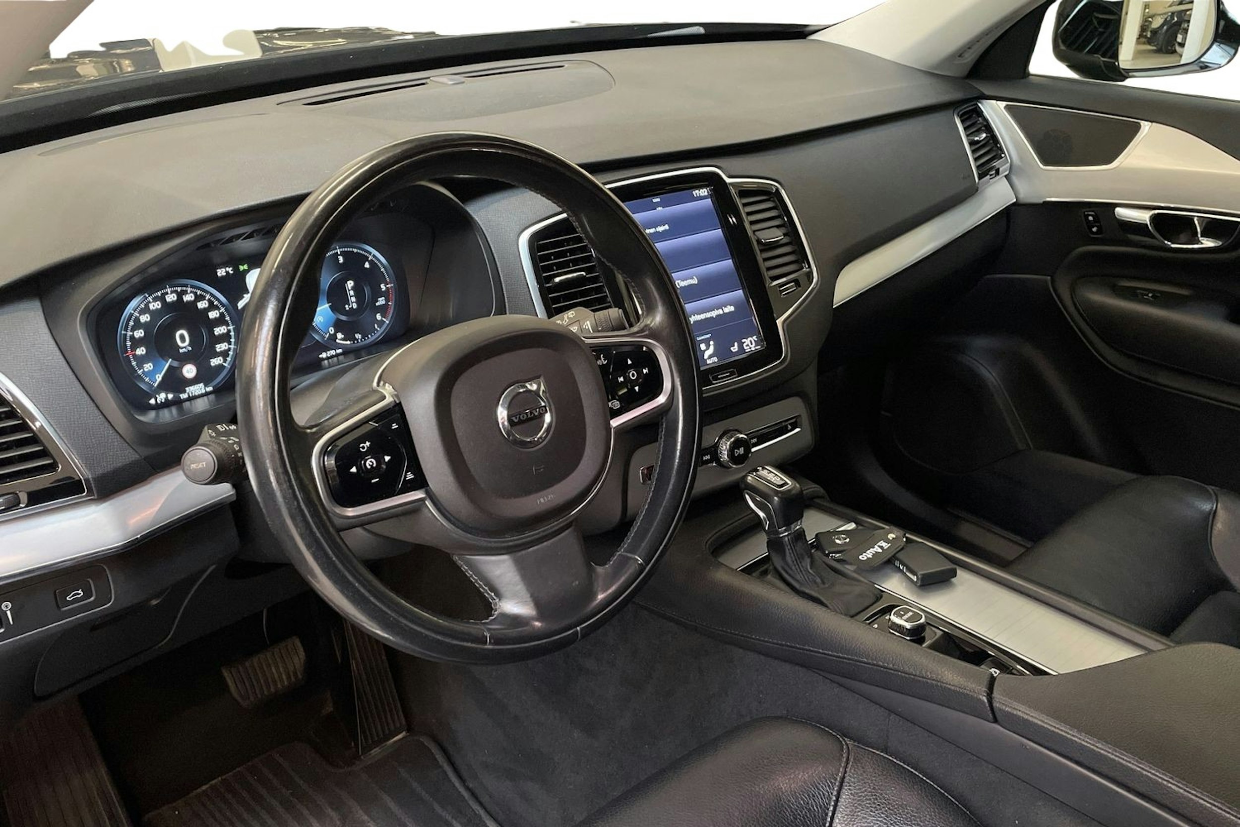 musta Volvo XC90 2016 kuva 9.