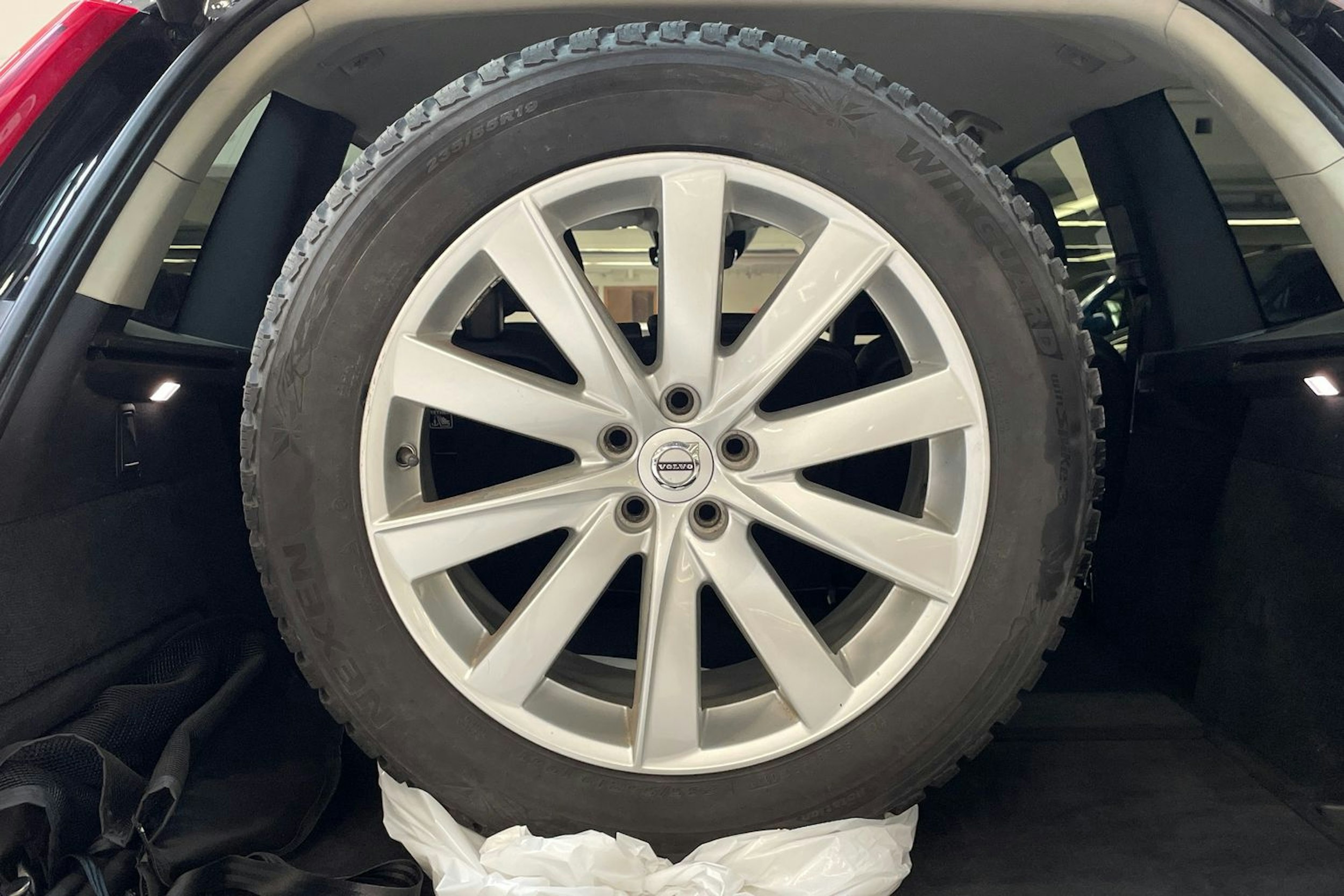 musta Volvo XC90 2016 kuva 13.