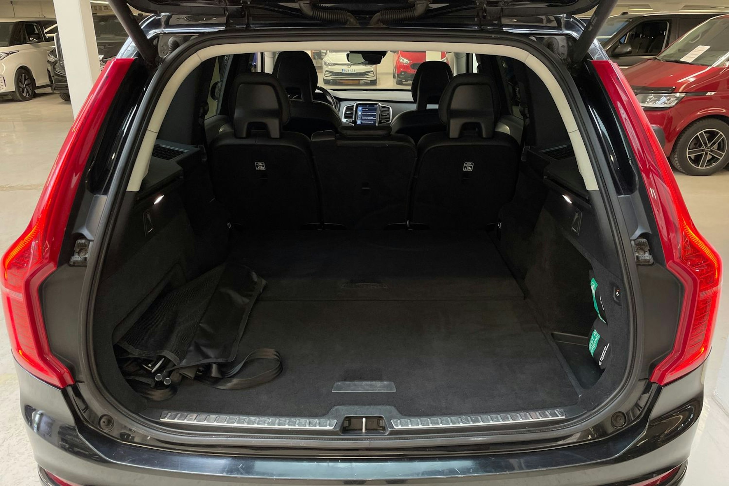 musta Volvo XC90 2016 kuva 14.