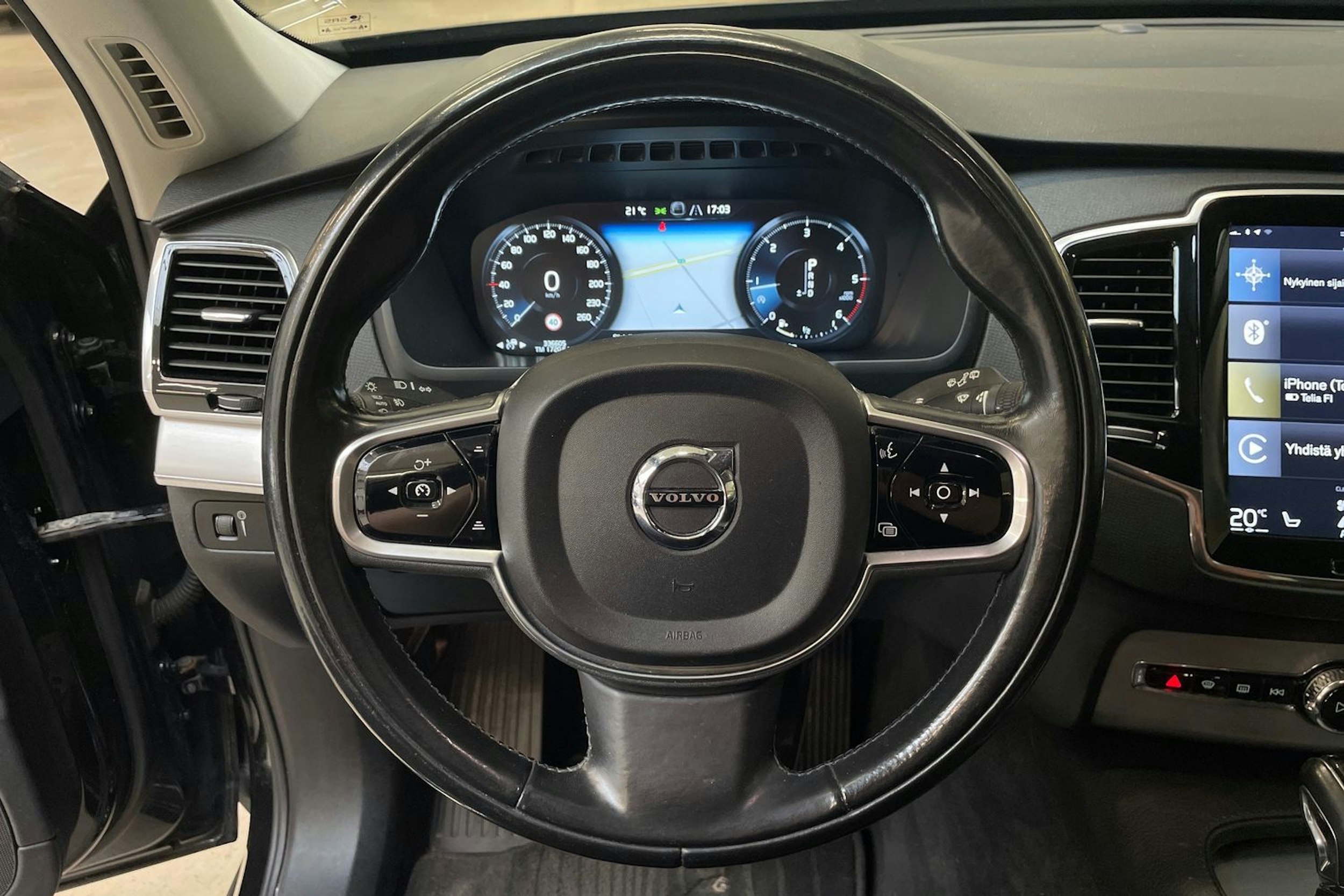 musta Volvo XC90 2016 kuva 16.