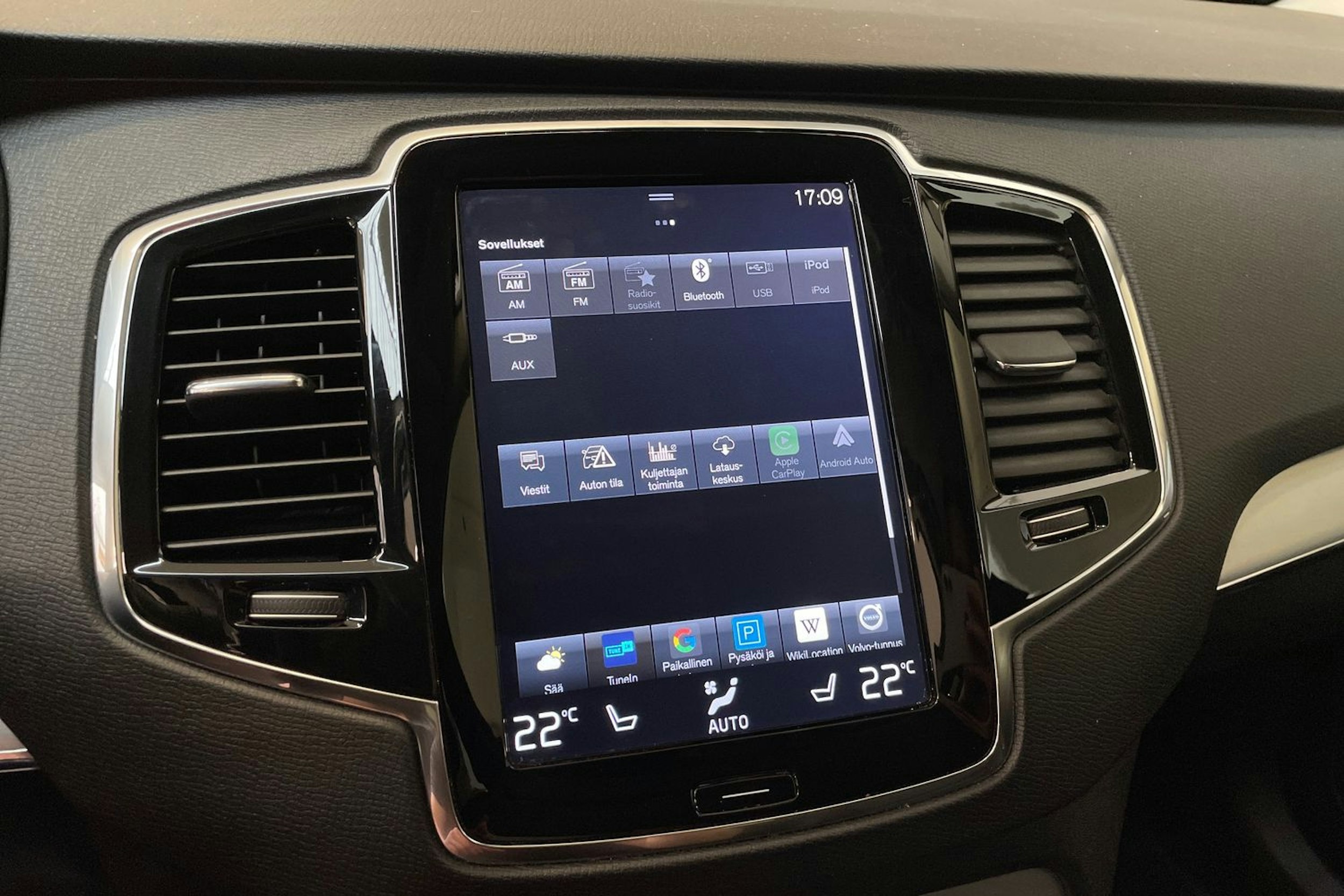 musta Volvo XC90 2016 kuva 23.