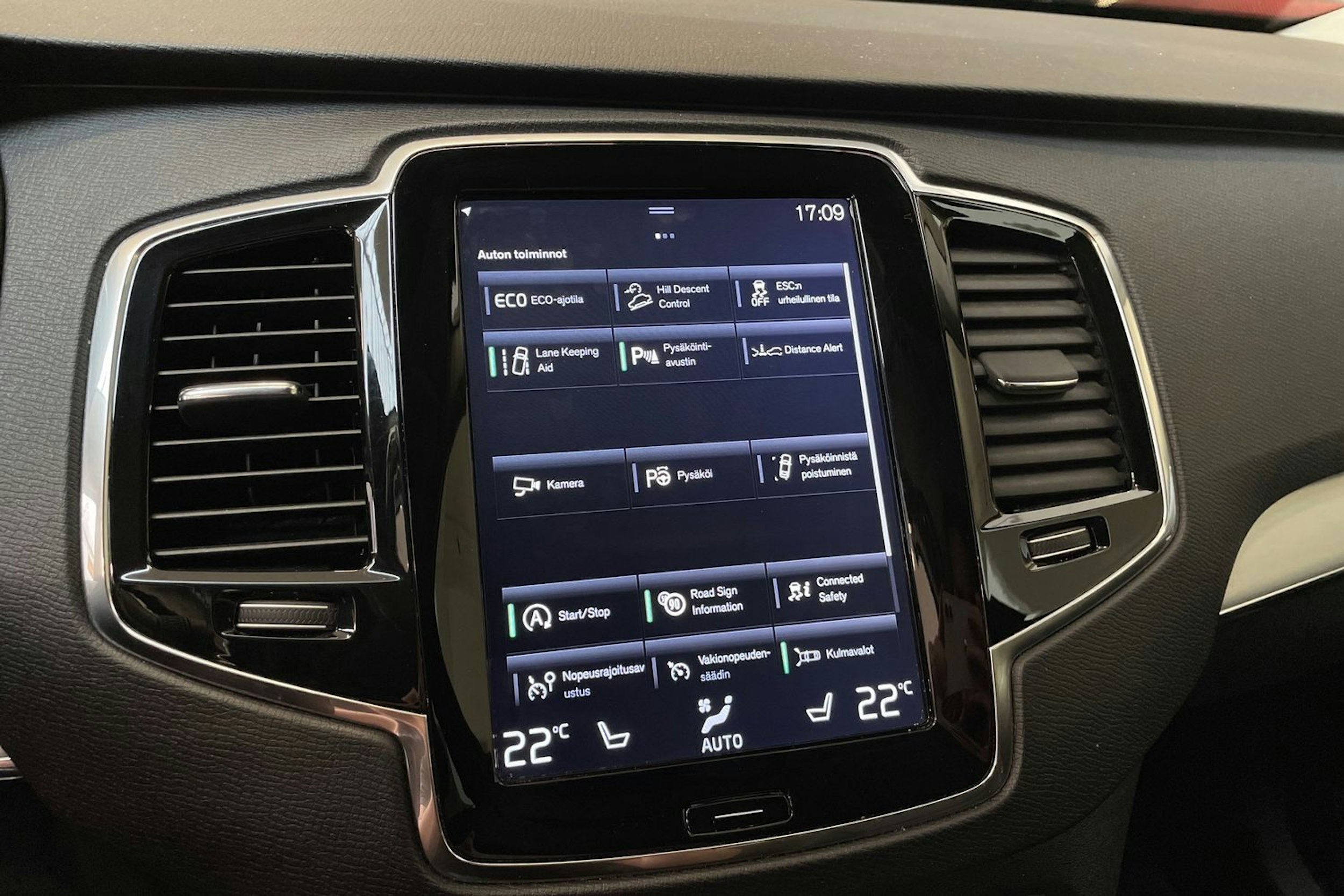 musta Volvo XC90 2016 kuva 24.