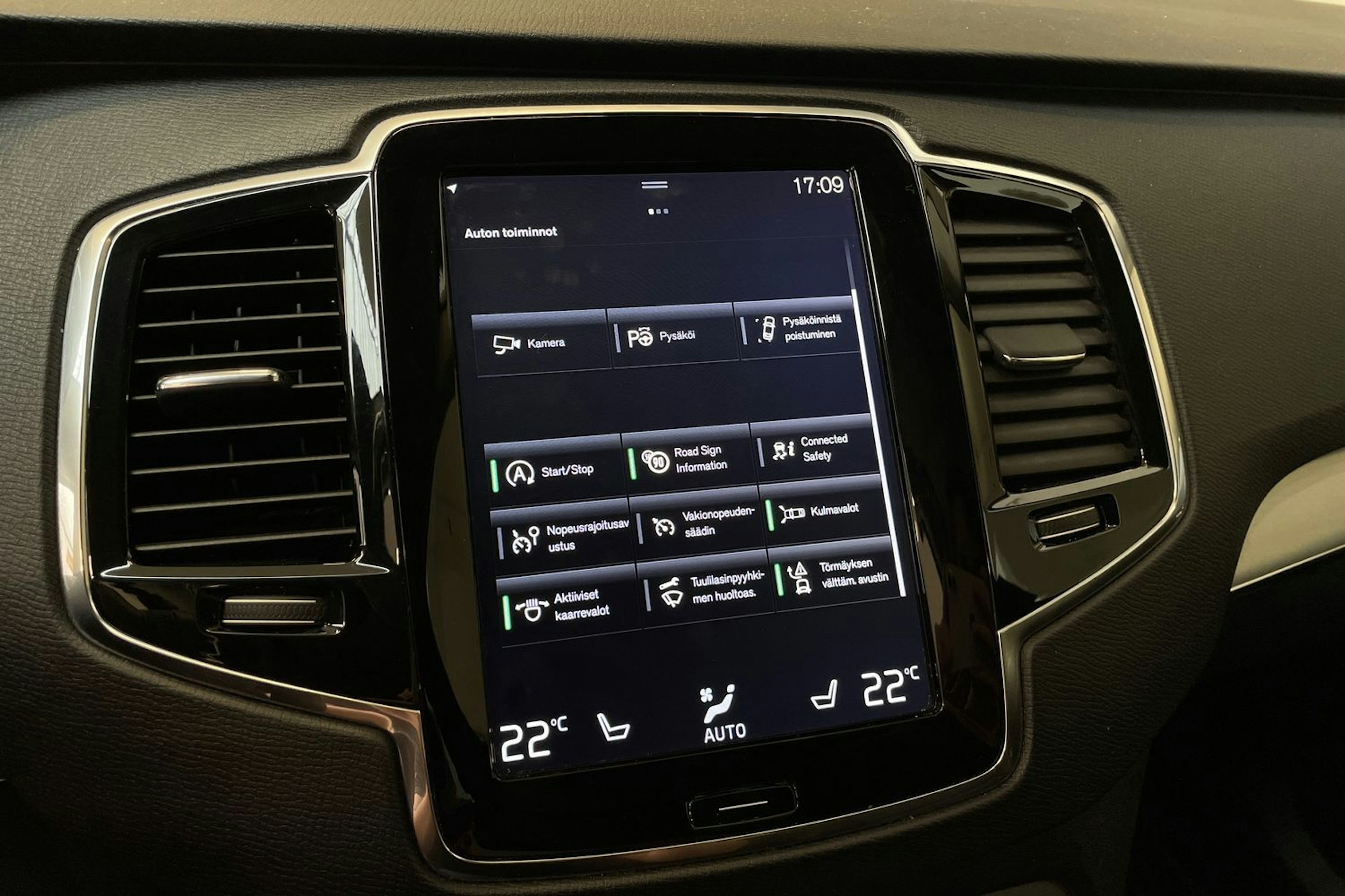 musta Volvo XC90 2016 kuva 25.