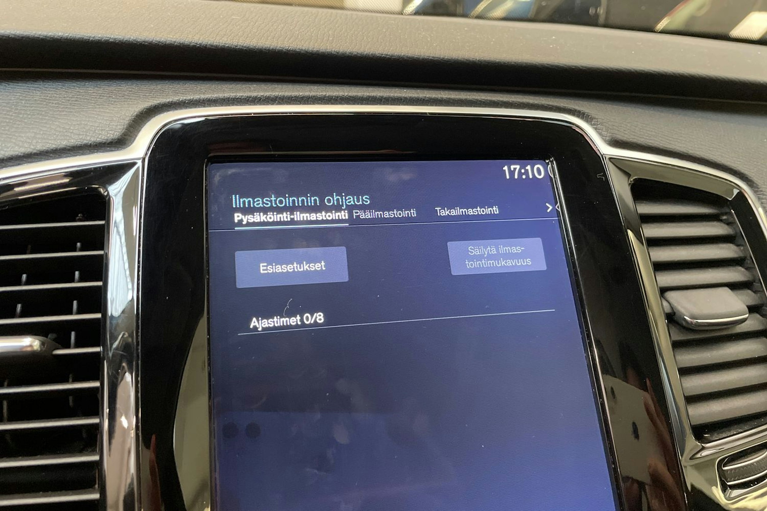 musta Volvo XC90 2016 kuva 27.