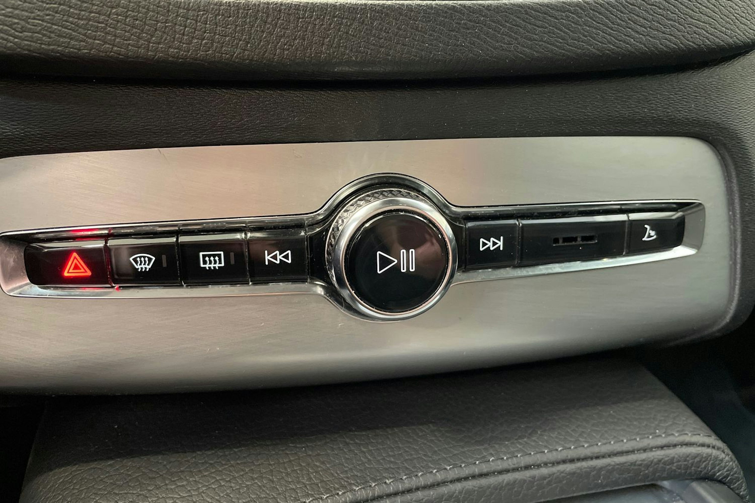 musta Volvo XC90 2016 kuva 29.