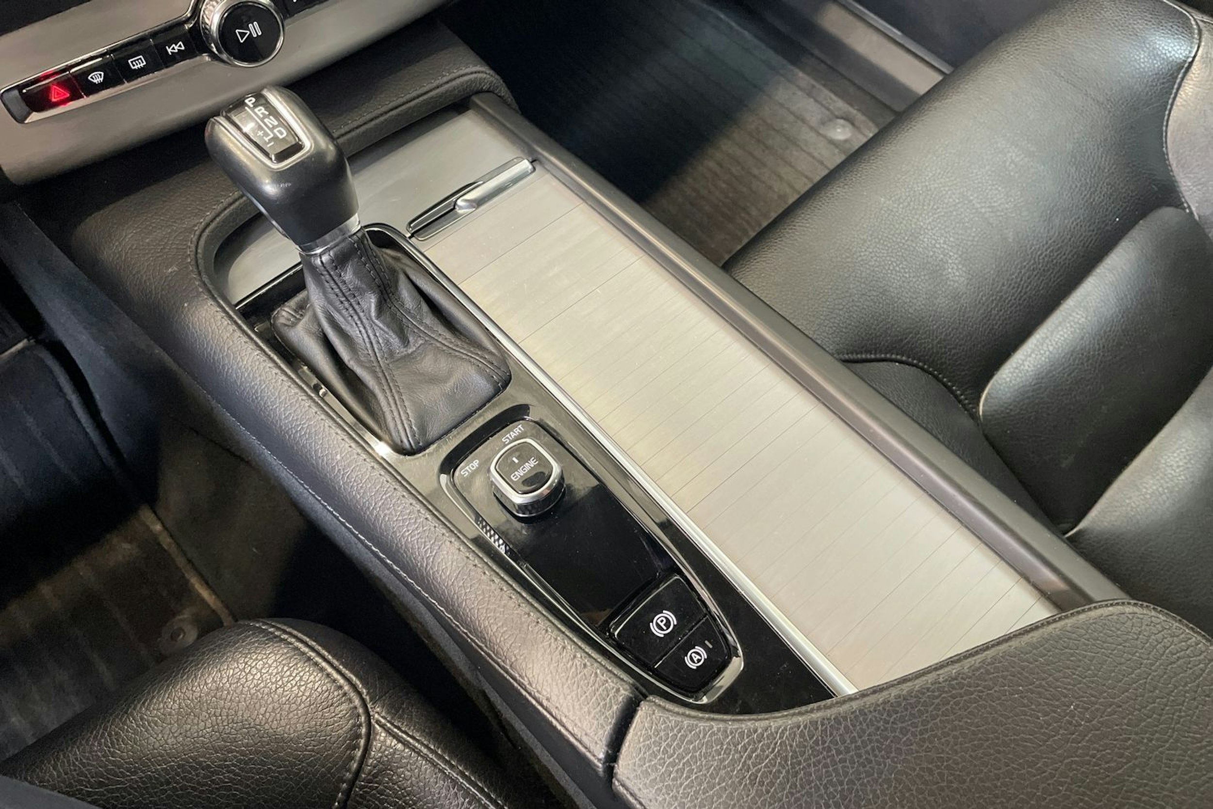 musta Volvo XC90 2016 kuva 30.